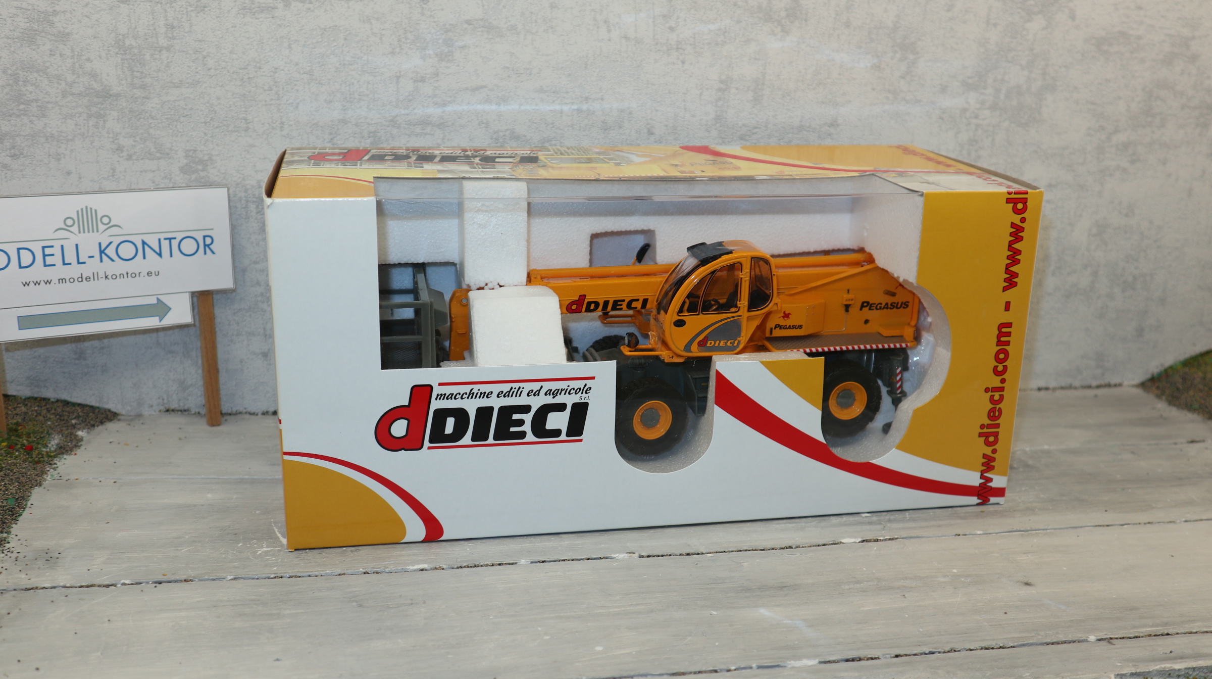 ROS 000988 in 1:32  DIECI Pegasus 40.25, Teleskoplader, NEU in OVP