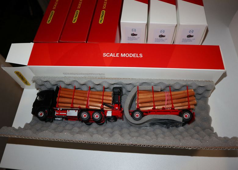 Conrad 78183 in 1:50,  MB Actros Holzzug Palfinger EPSILON M120Z, Sondermodell,  NEU in OVP