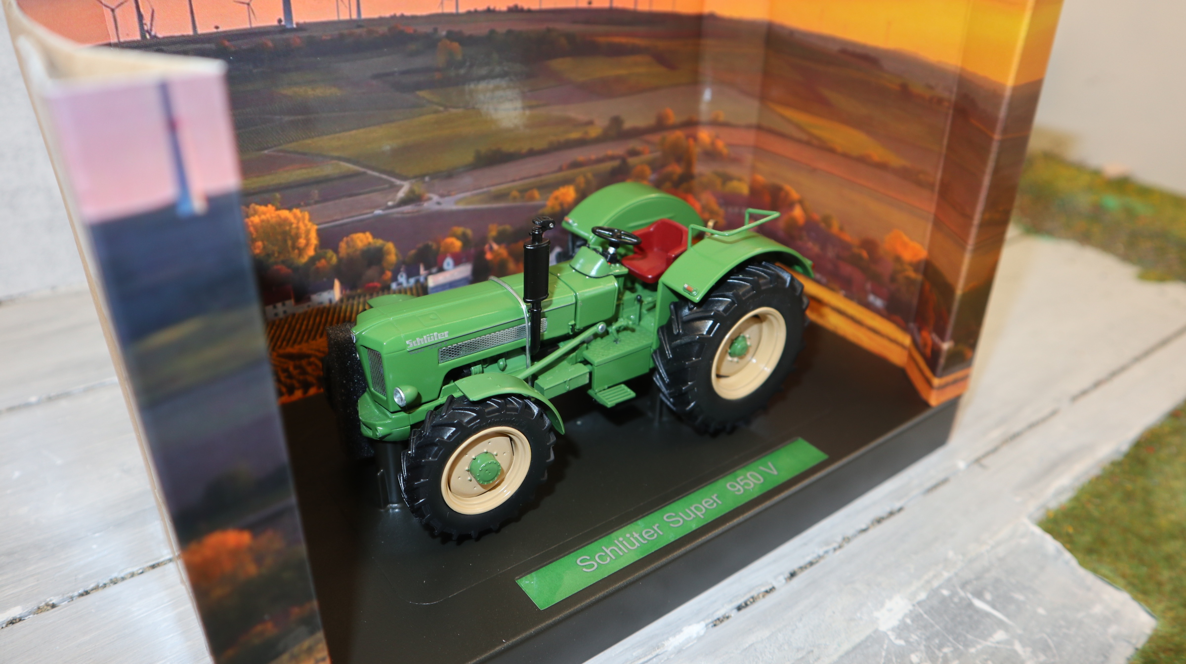 Weise Toys 1076 in 1:32, Schlüter Super 950 V in GRÜN, NEU in OVP