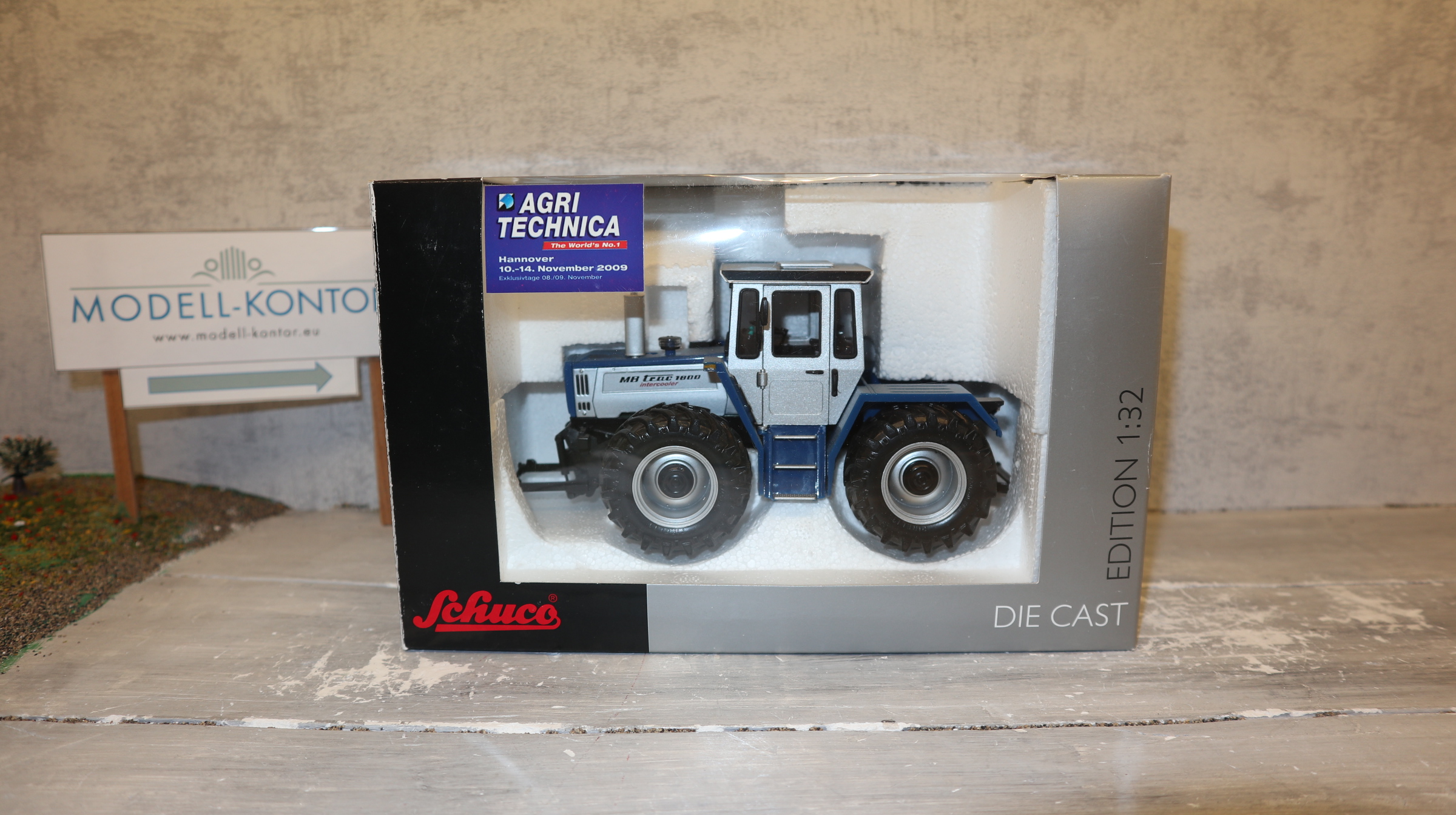 Schuco 7602 in 1:32, MB Trac 1800 blau-silber, NEU in OVP