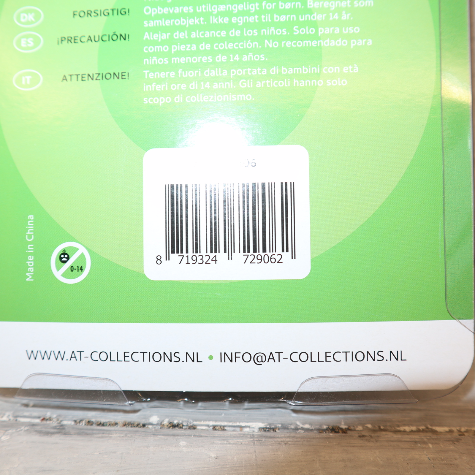 AT Collections AT3200106 in 1:32  NOKIAN Breitreifen mit grauer Felge NEU in OVP