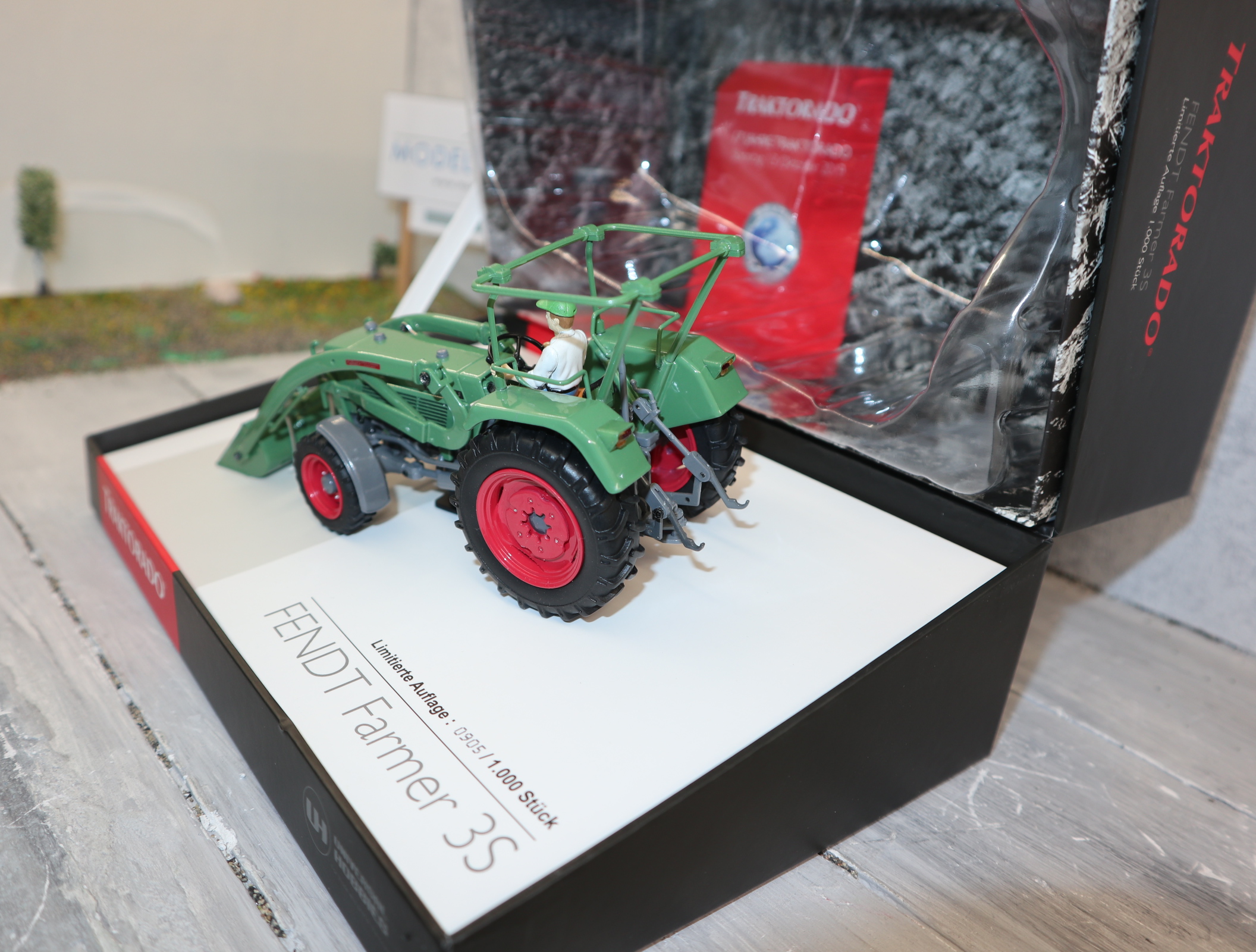 Universal Hobbies 6232 1:32 Fendt Farmer 3S TRAKTORADO 2019