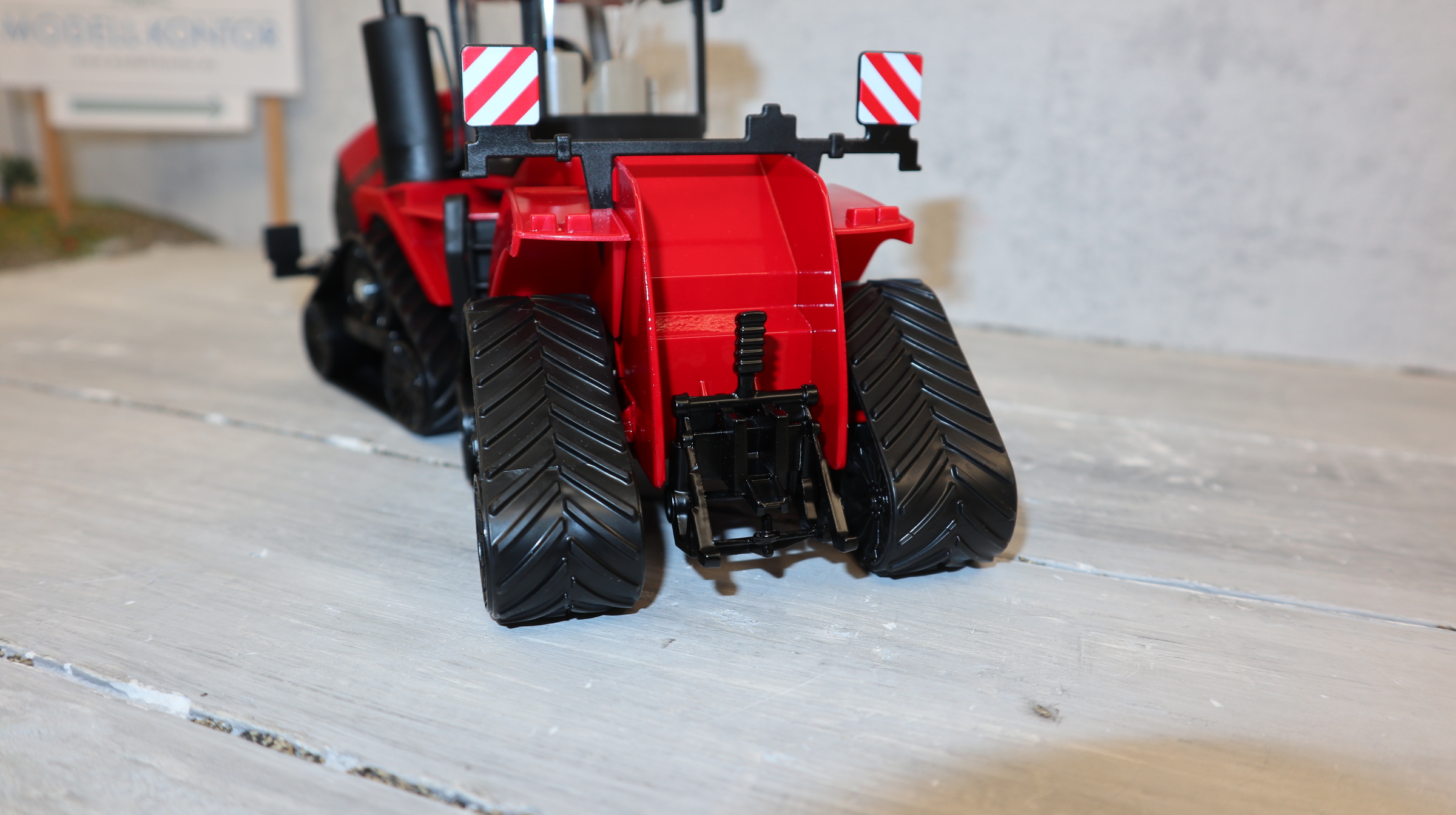 Siku 3275 in 1:32 CASE Quadtrac 600.  NEU in OVP