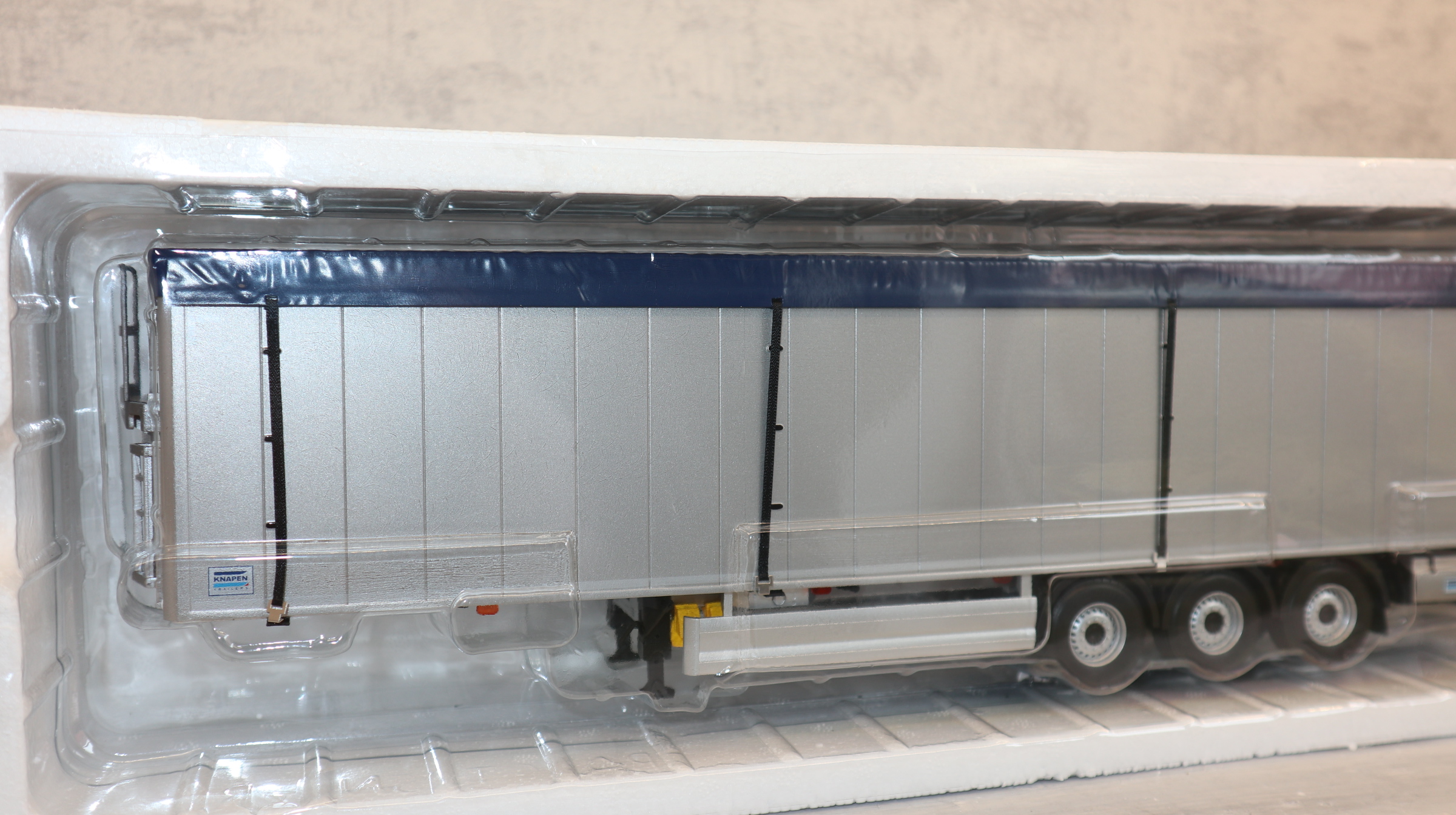 MarGe 2016-03 in 1:32 KNAPEN Schubboden mit blauer Plane, NEU in OVP