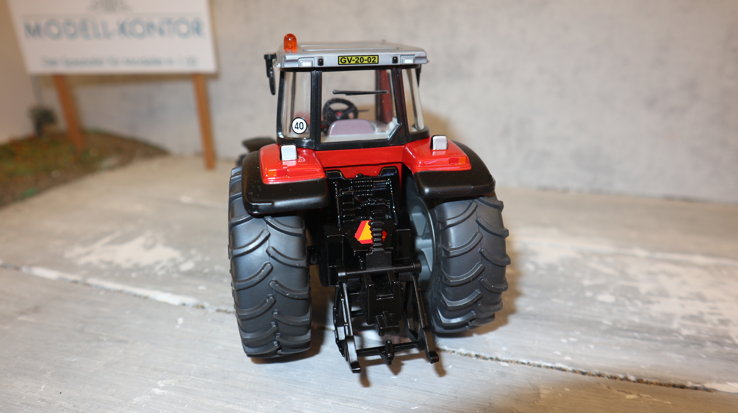 Siku 3251 in 1:32, Massey Ferguson 8270  LCN 2002, NEU in OVP