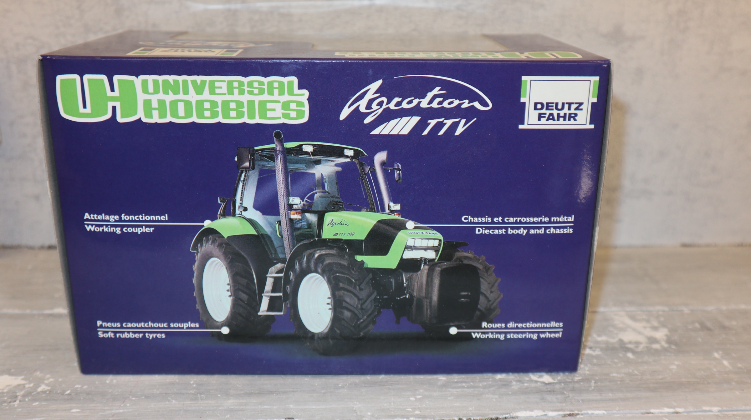 Universal Hobbies UH 2095 in 1:32,  Deutz-Fahr Agrotron 1160 mit Fronthydraulik,  NEU in OVP