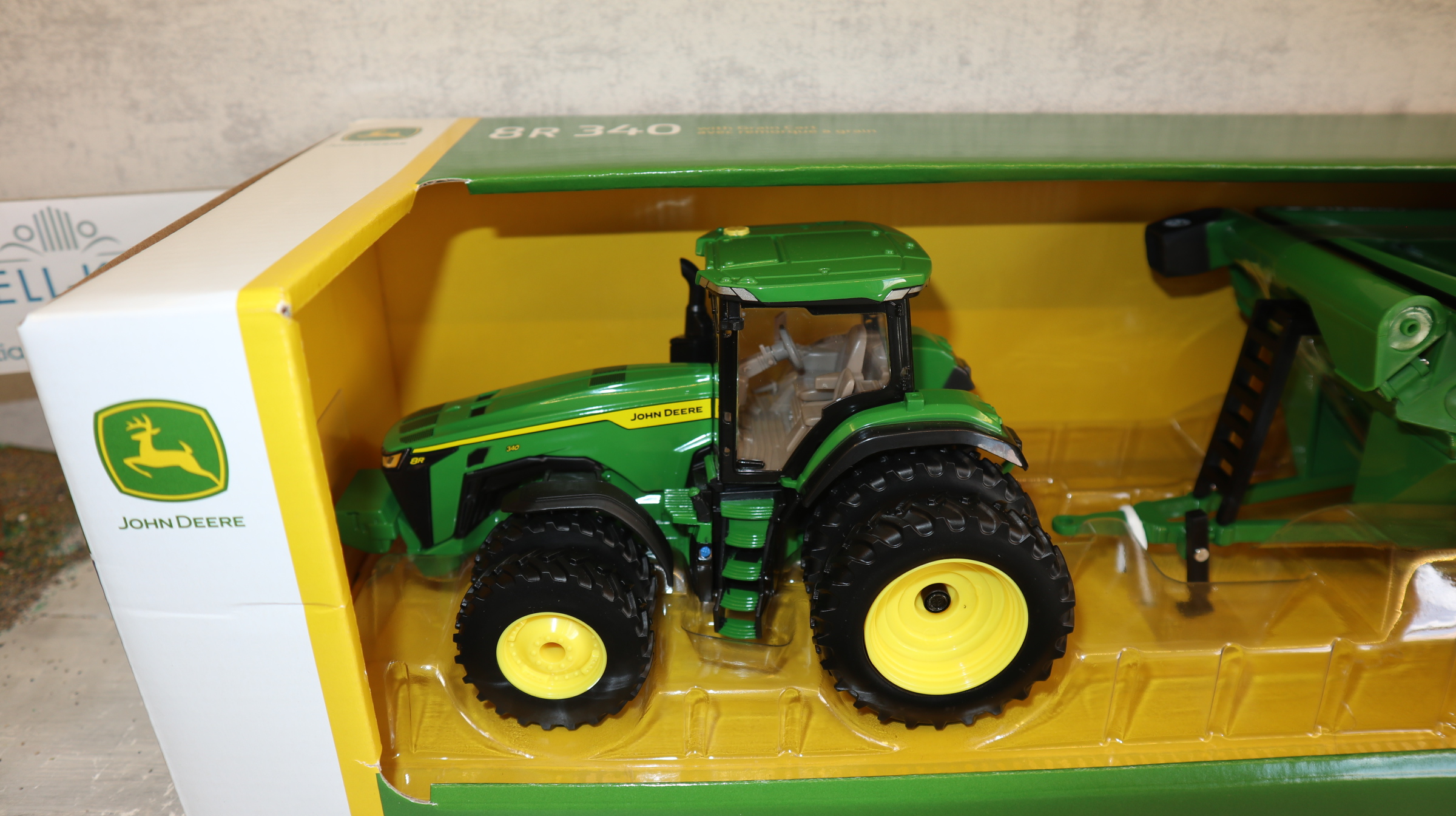 Ertl 85055 in 1:32,  John Deere 8R 340 Dual mit Überladewagen 875, US-Modell, NEU in OVP