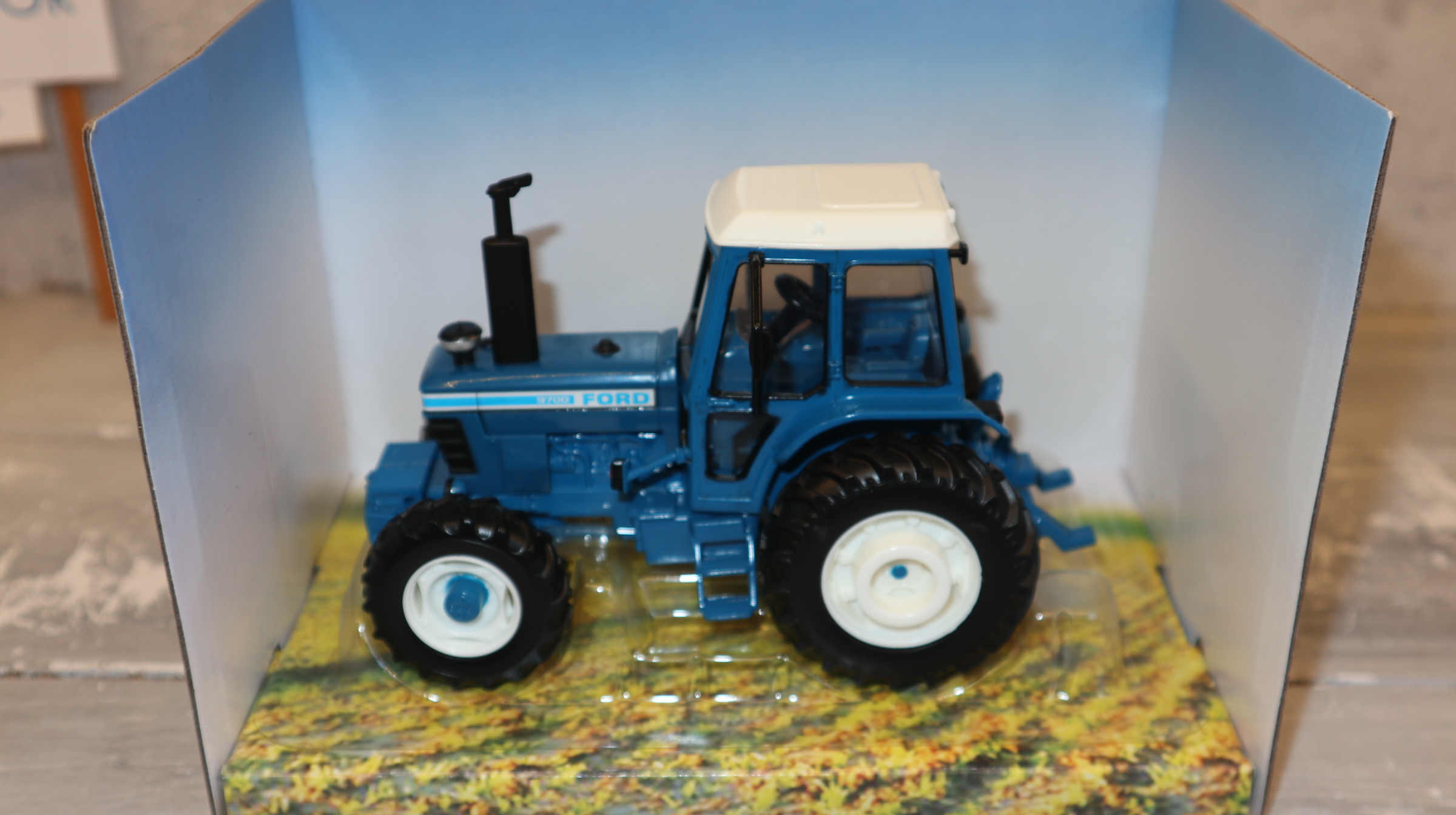 Britains 43410 in 1:32,  Ford 9700 4WD BLAU, nur 1851 Modelle, NEU in OVP