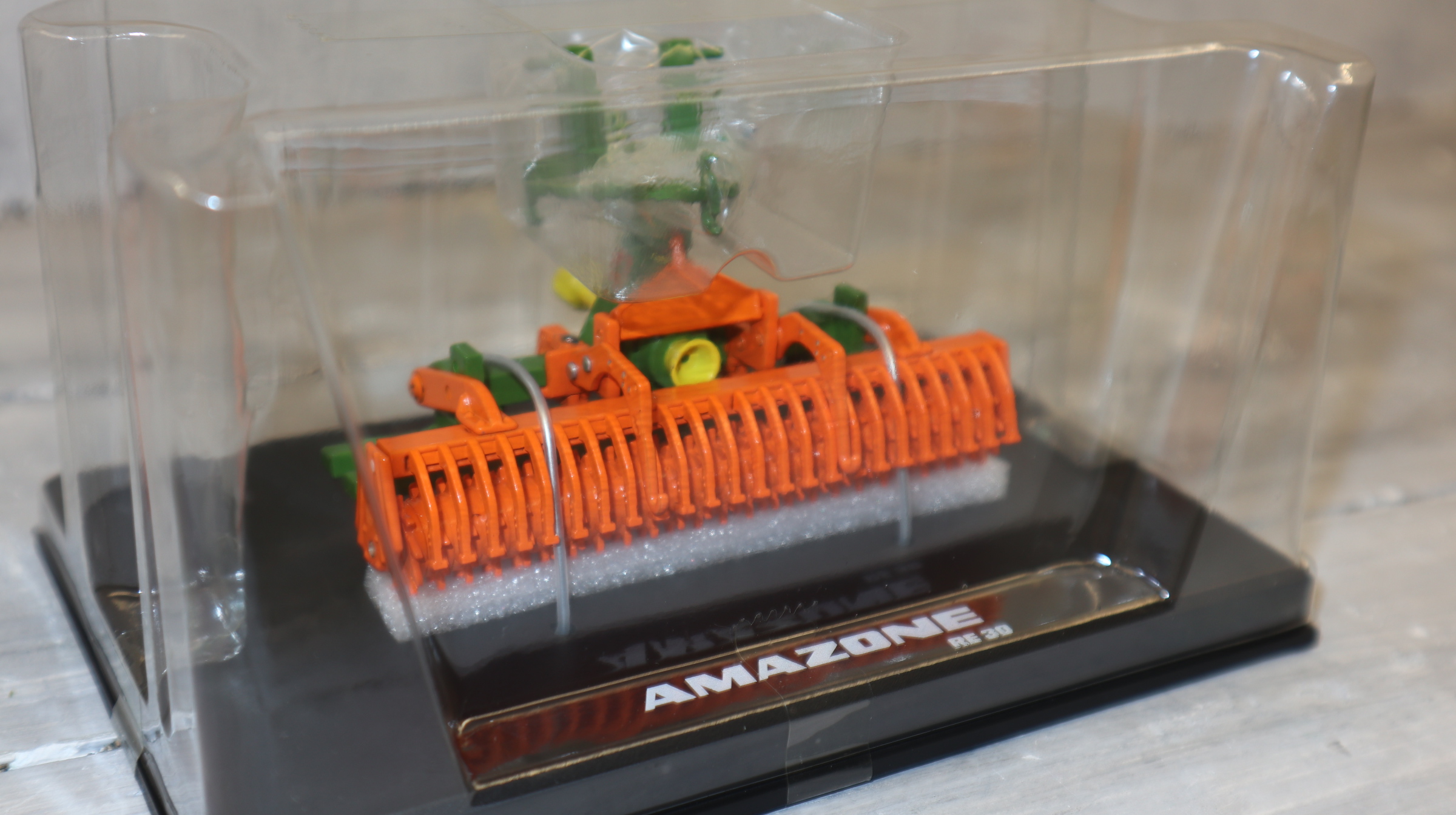 Replicagri  252 in 1:32,  AMAZONE Rüttelegge RE 30,  NEU in OVP