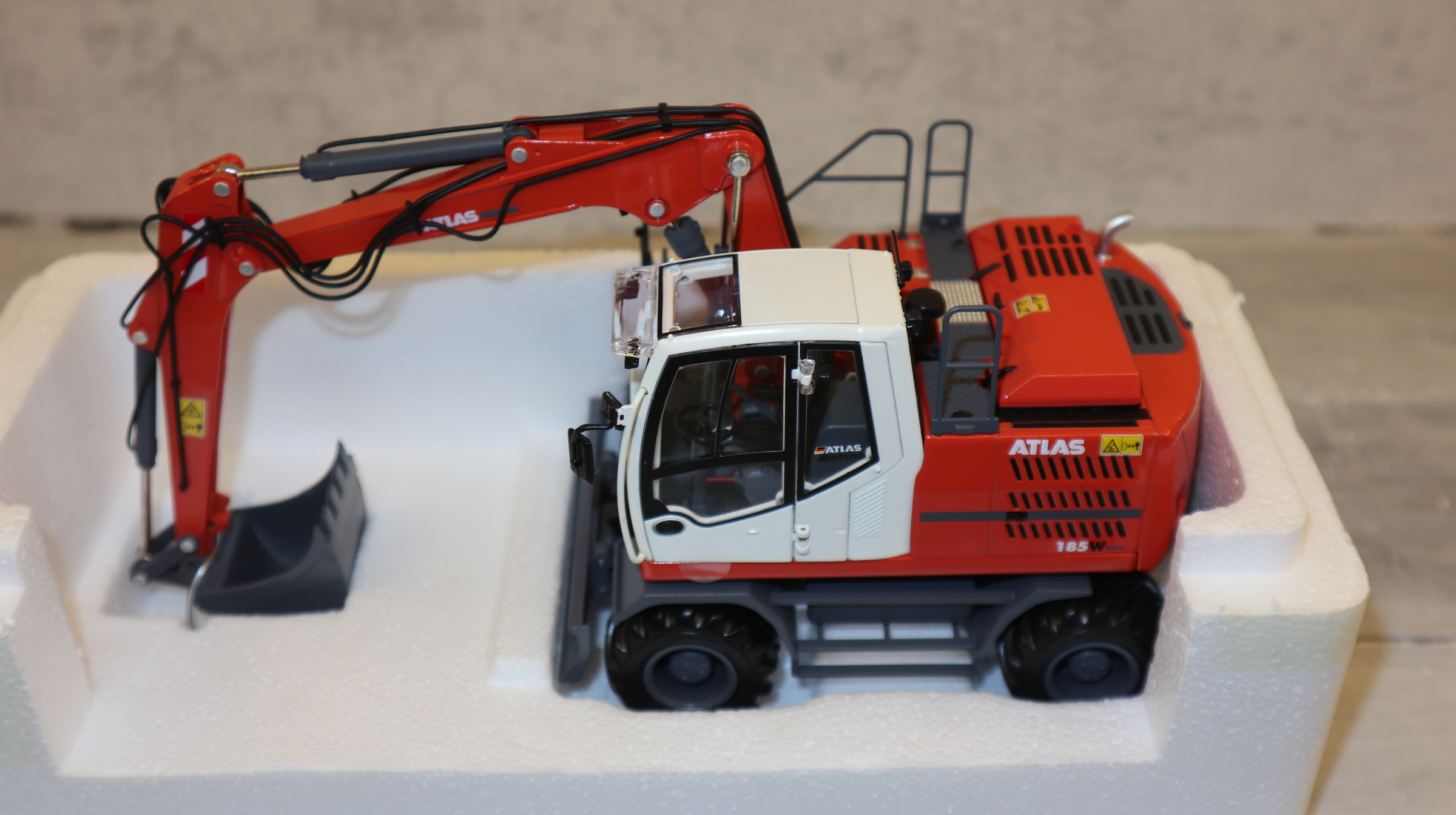 AT Collections 3200153 in 1:32, ATLAS 185 W Radlader, Classic-Farben NEU in OVP
