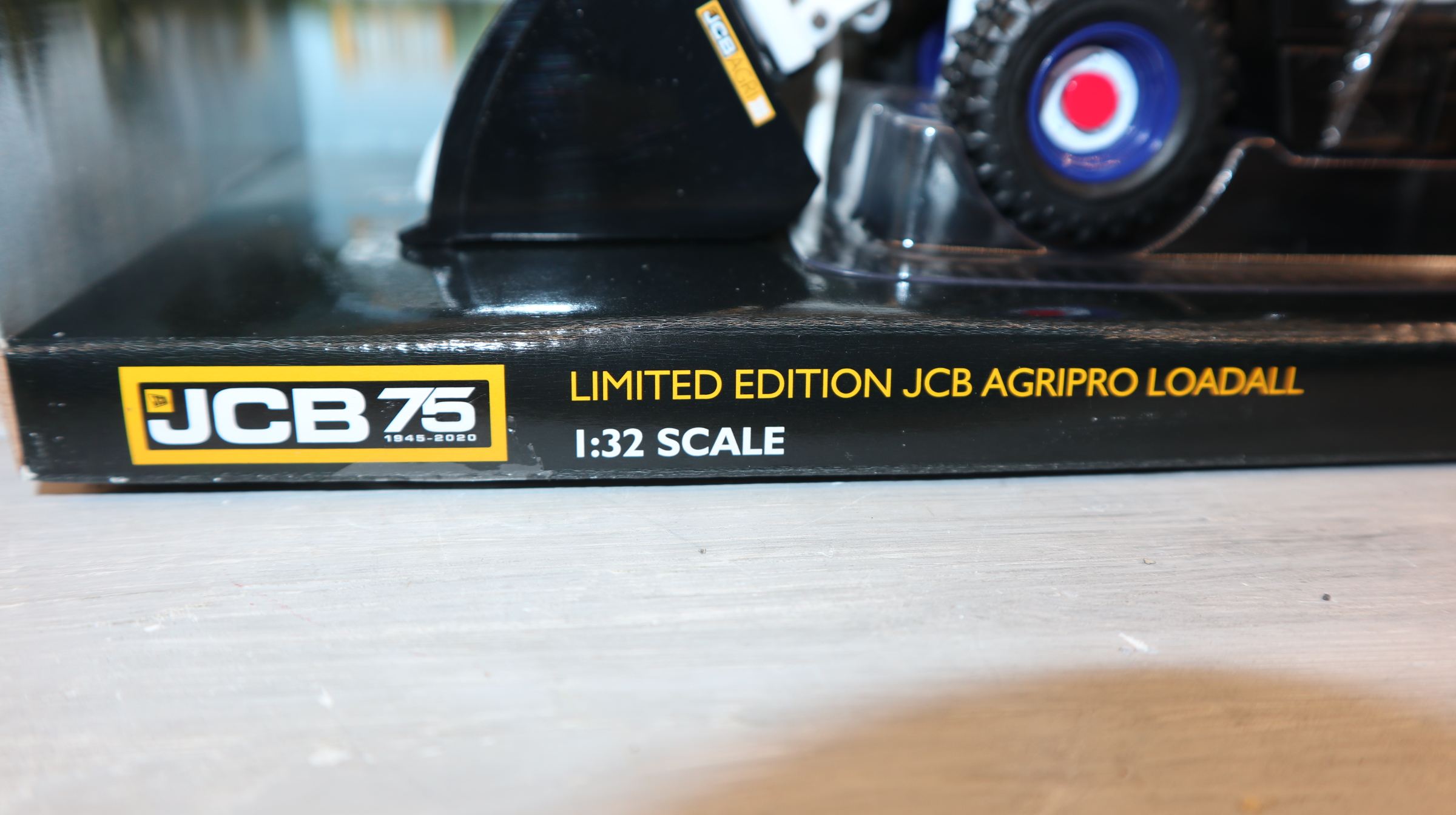 Britains 43317 in 1:32 JCB Hoflader AGRIPRO Sondermodell 75 Jahre JCB,  NEU in OVP