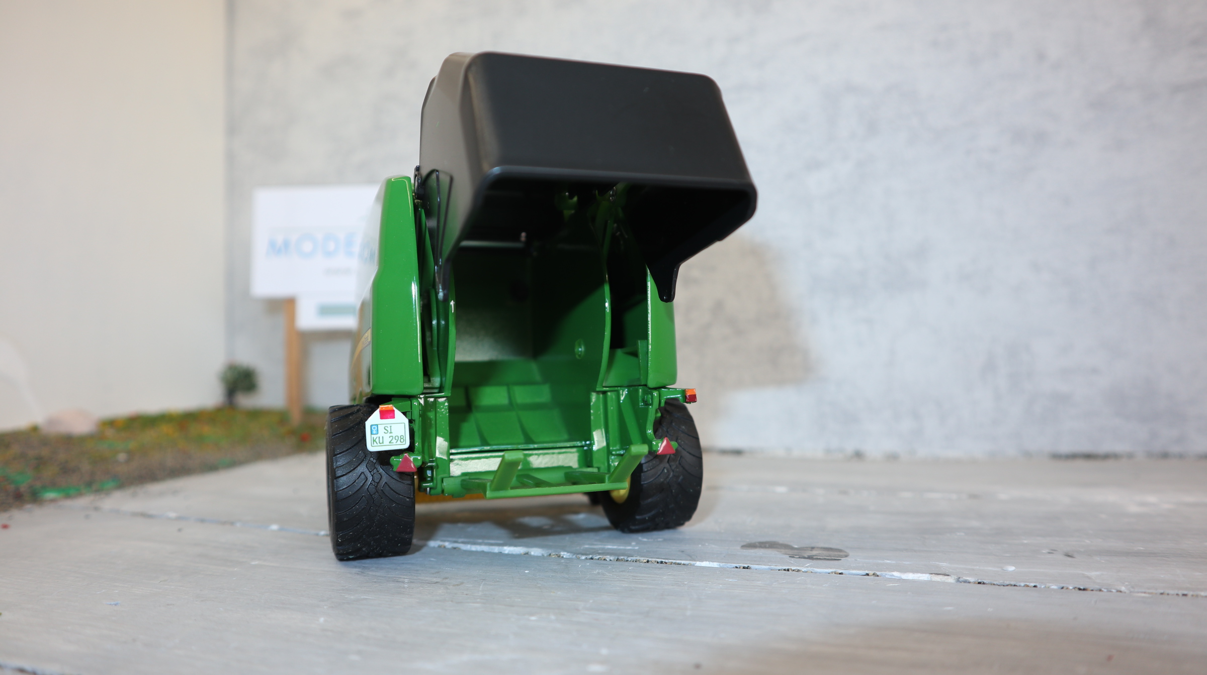 Siku 2465 in 1:32,  John Deere Ballenpresse 990, NEU in OVP