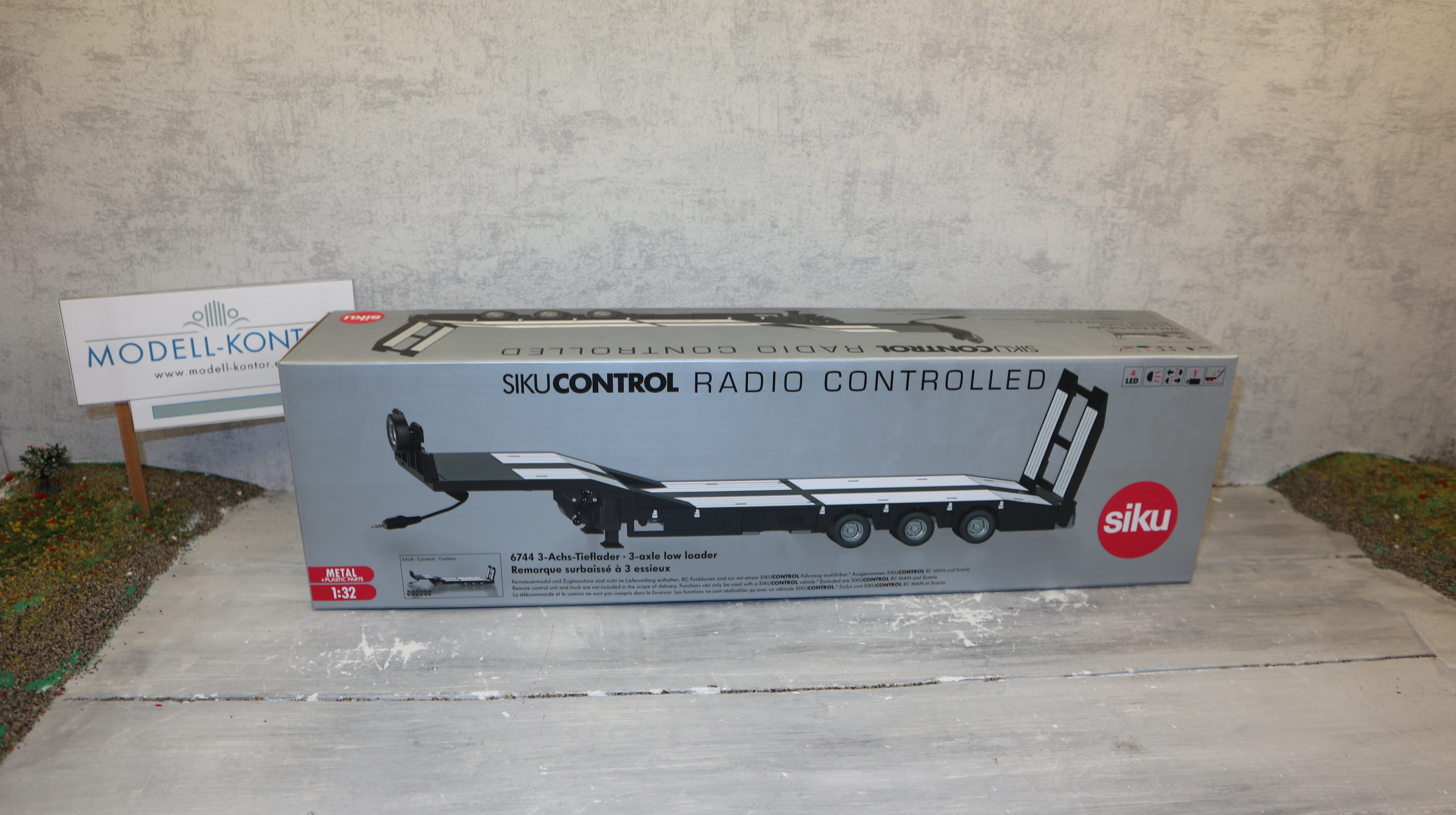 Siku 6744 in 1:32,  Control-Tieflader neue Version, NEU in OVP
