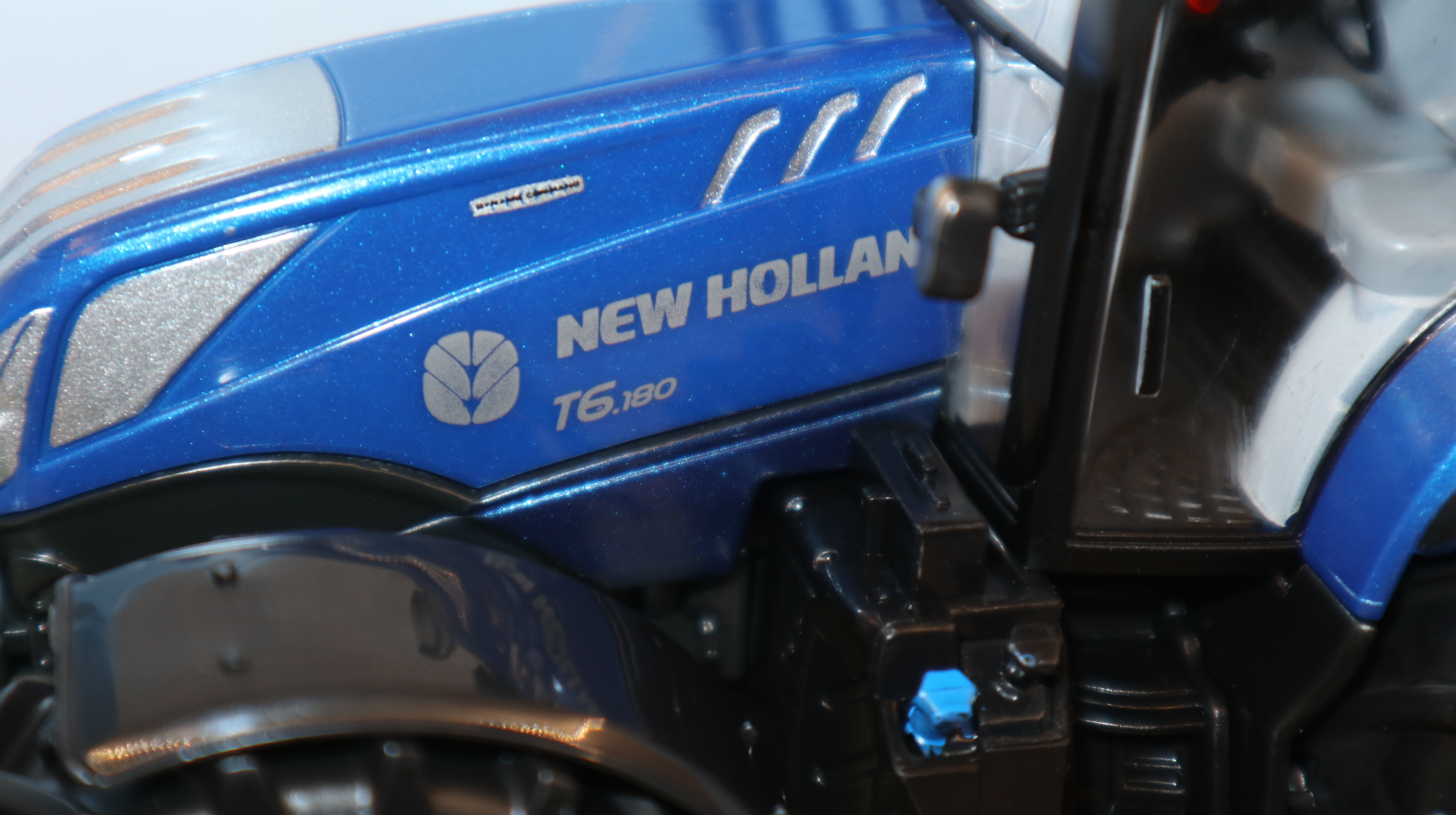 Britains 43319 in 1:32,  New Holland T6.180 Blue Power, NEU in OVP
