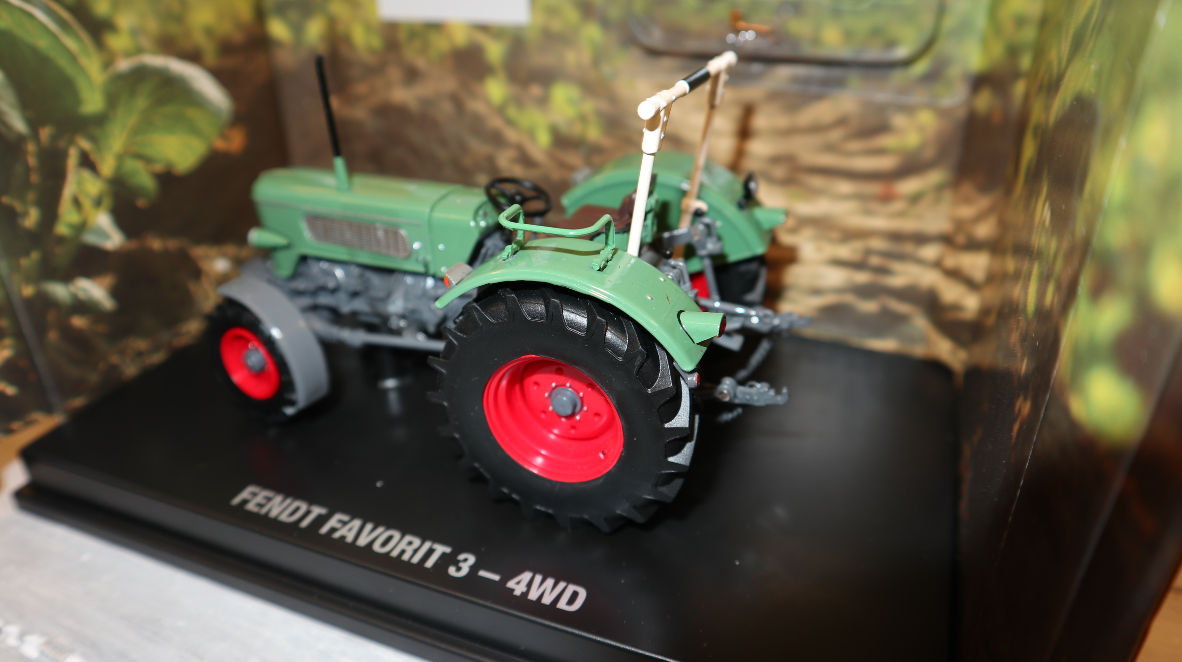 ROS  951921 in 1:32, Fendt Favorit 3 4WD mit Überrollbügel, NEU in OVP