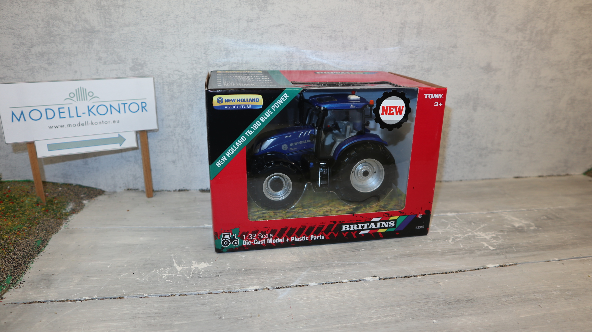 Britains 43319 in 1:32,  New Holland T6.180 Blue Power, NEU in OVP