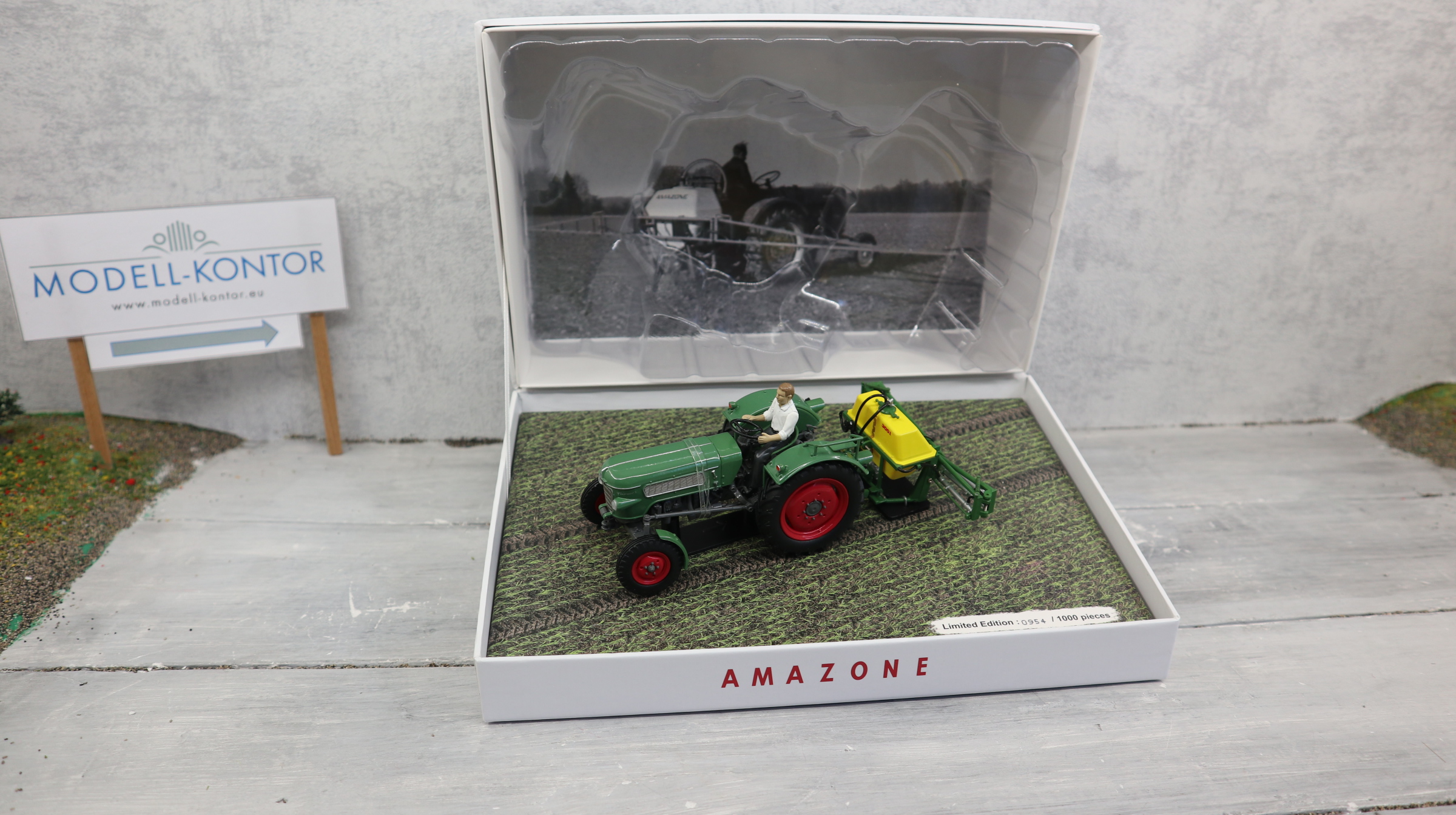 UH 6201 in 1:32  Fendt Farmer 2 mit AMAZONE Spritze, Sondermodell NEU in OVP