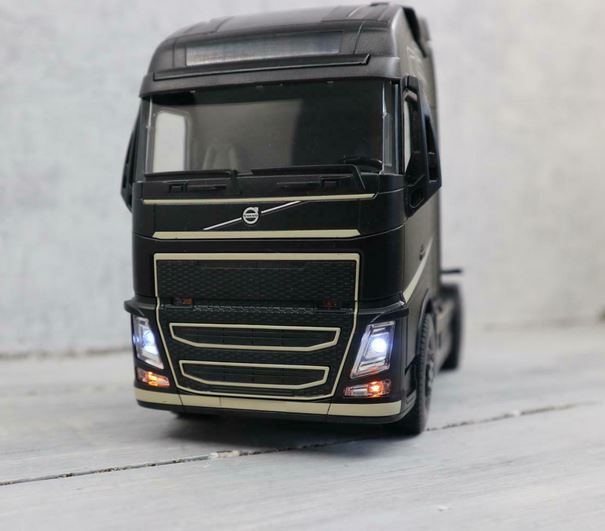Siku 6731 in 1:32, Control VOLVO FH 16 Schwarz,  Neu in OVP