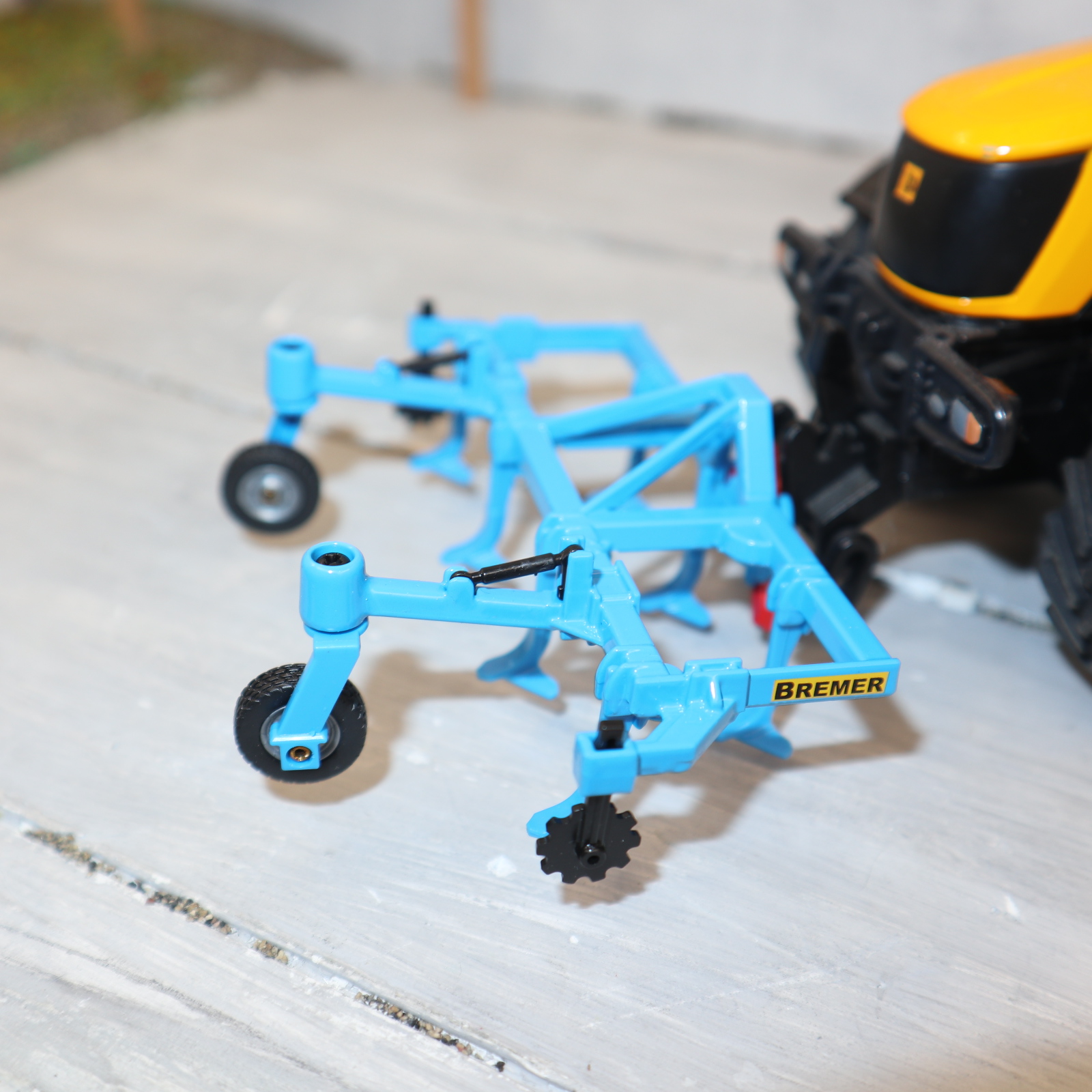 Siku 2061 in 1:32 Front-Grubber in hellblau NEU in OVP