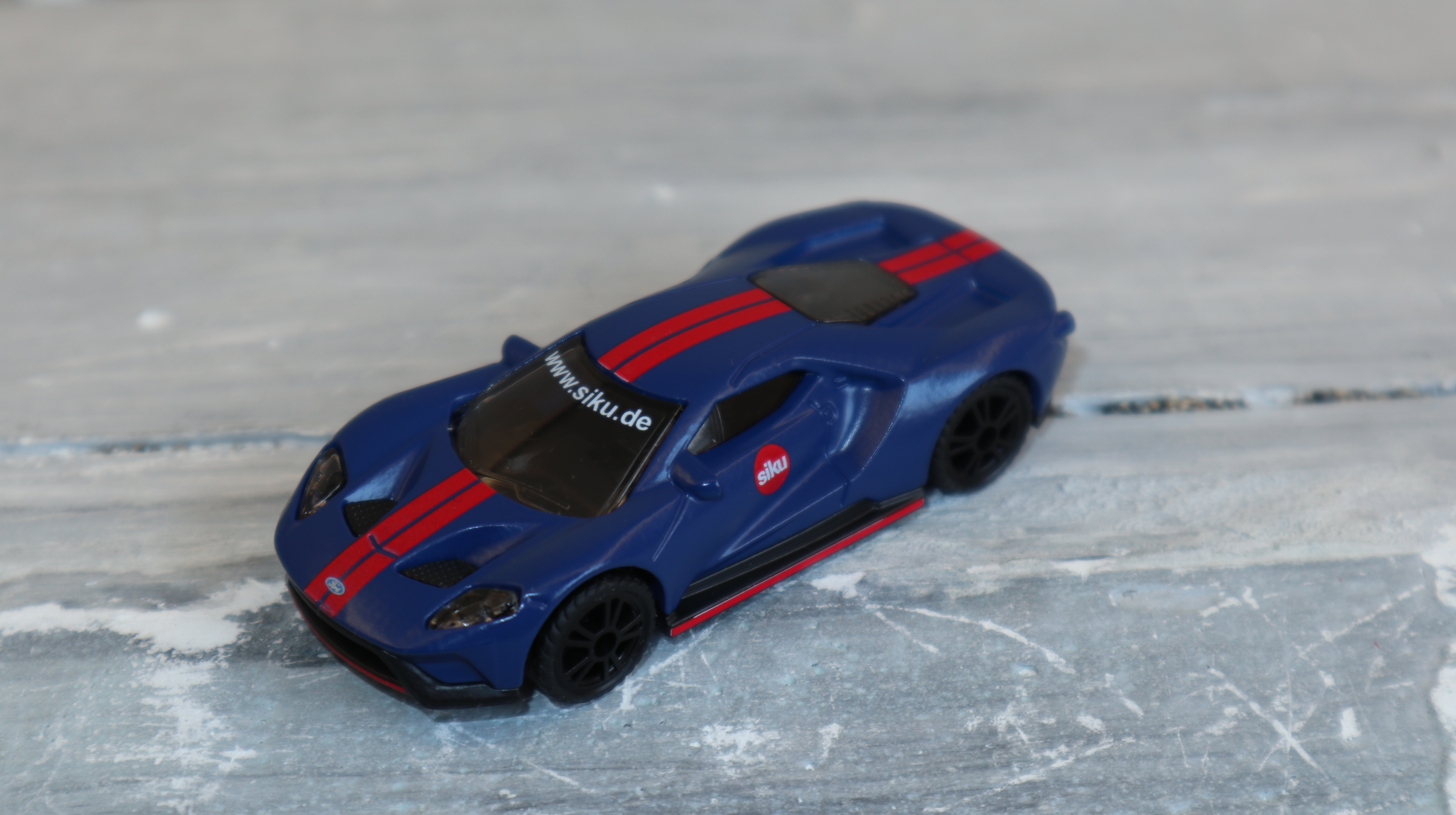 Siku 1526  in 1:55,  Ford GT in Matt-Blau , Sondermodelle, auch Sonderschachtel, NEU in OVP