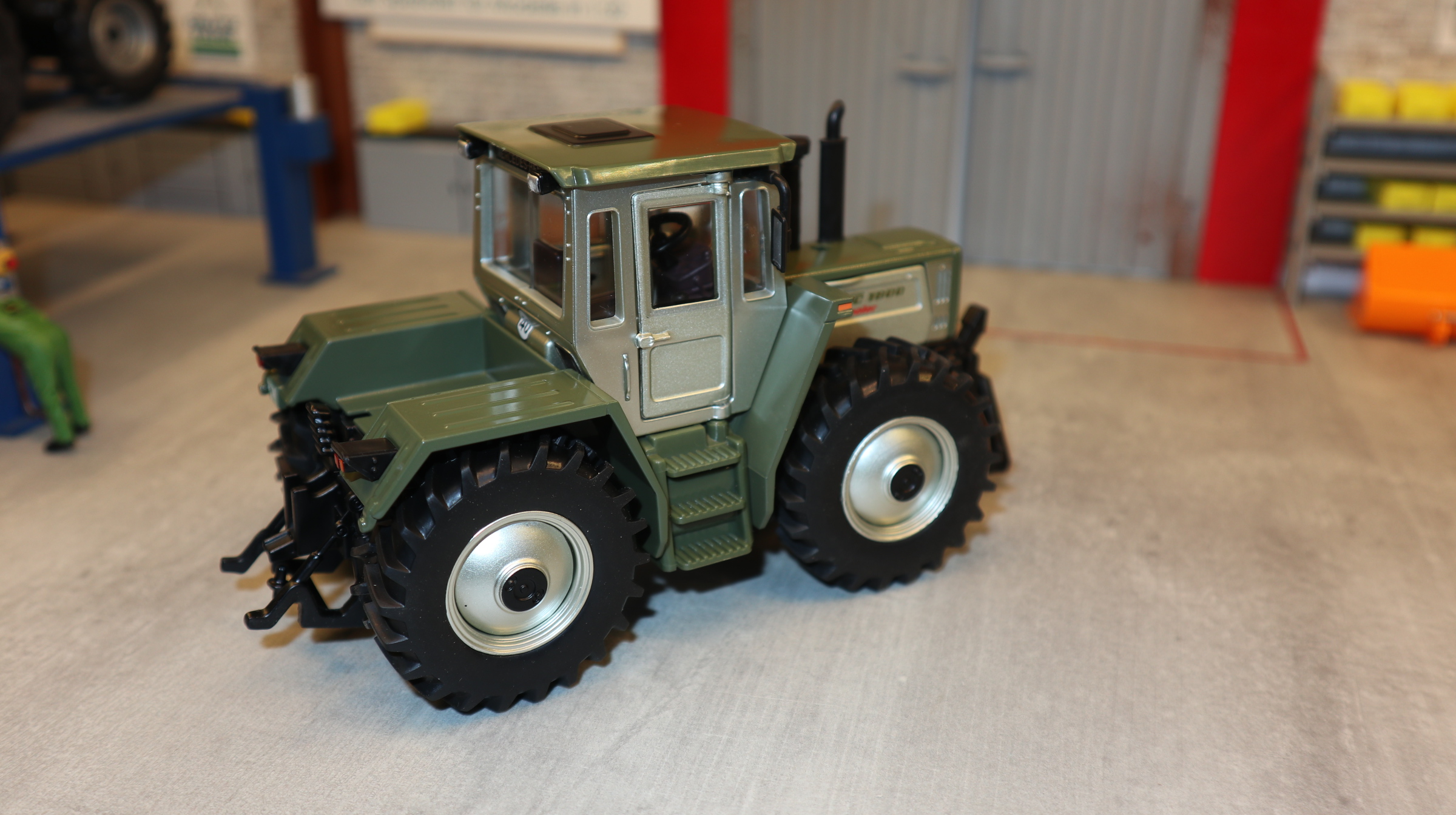 Siku 3478 in 1:32, MB-Trac 1800 silberdistel Modell 2026,  NEU in OVP
