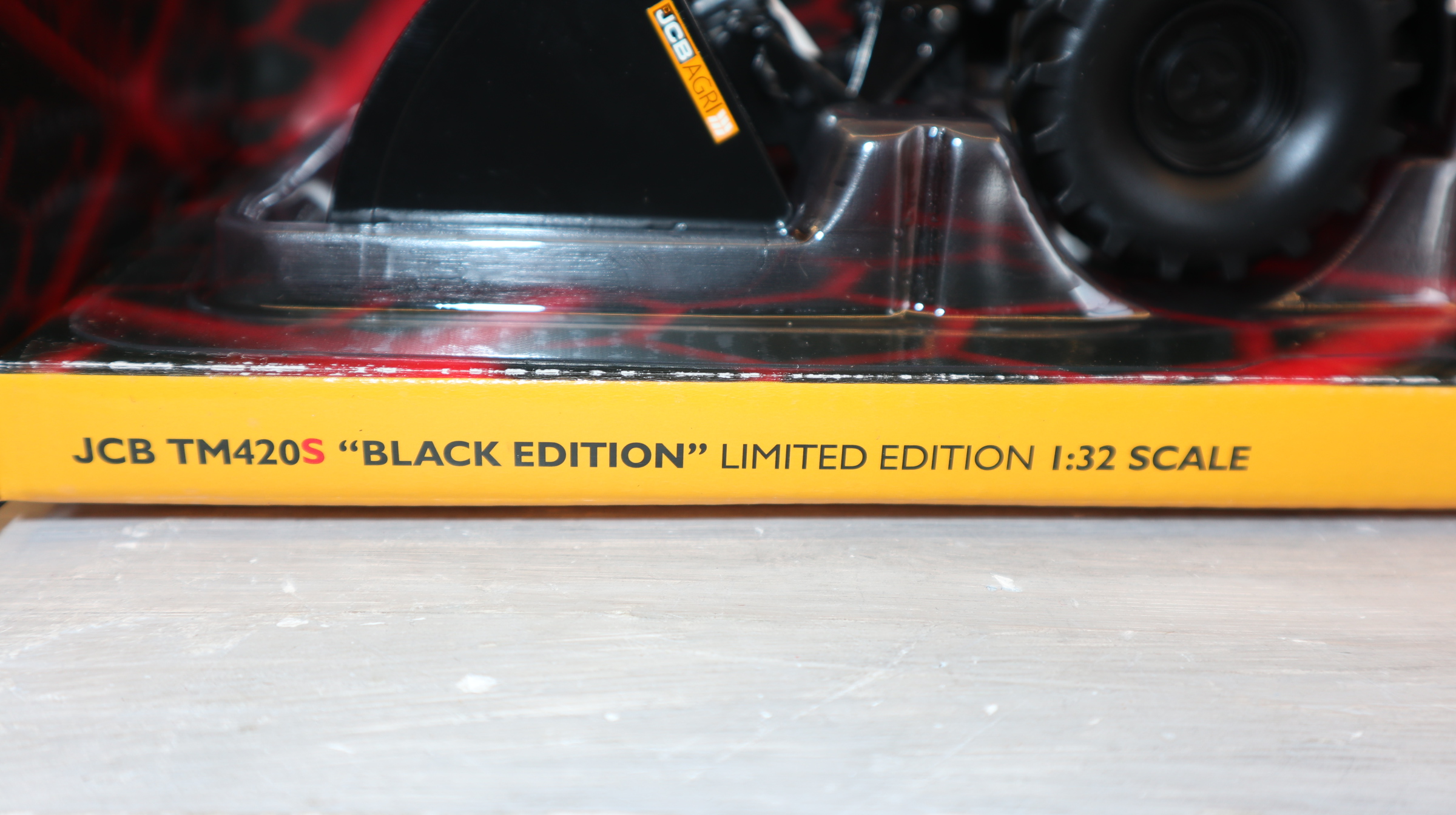 Britains 43387 in 1:32,  JCB TM420S Black Edition, NEU  in OVP
