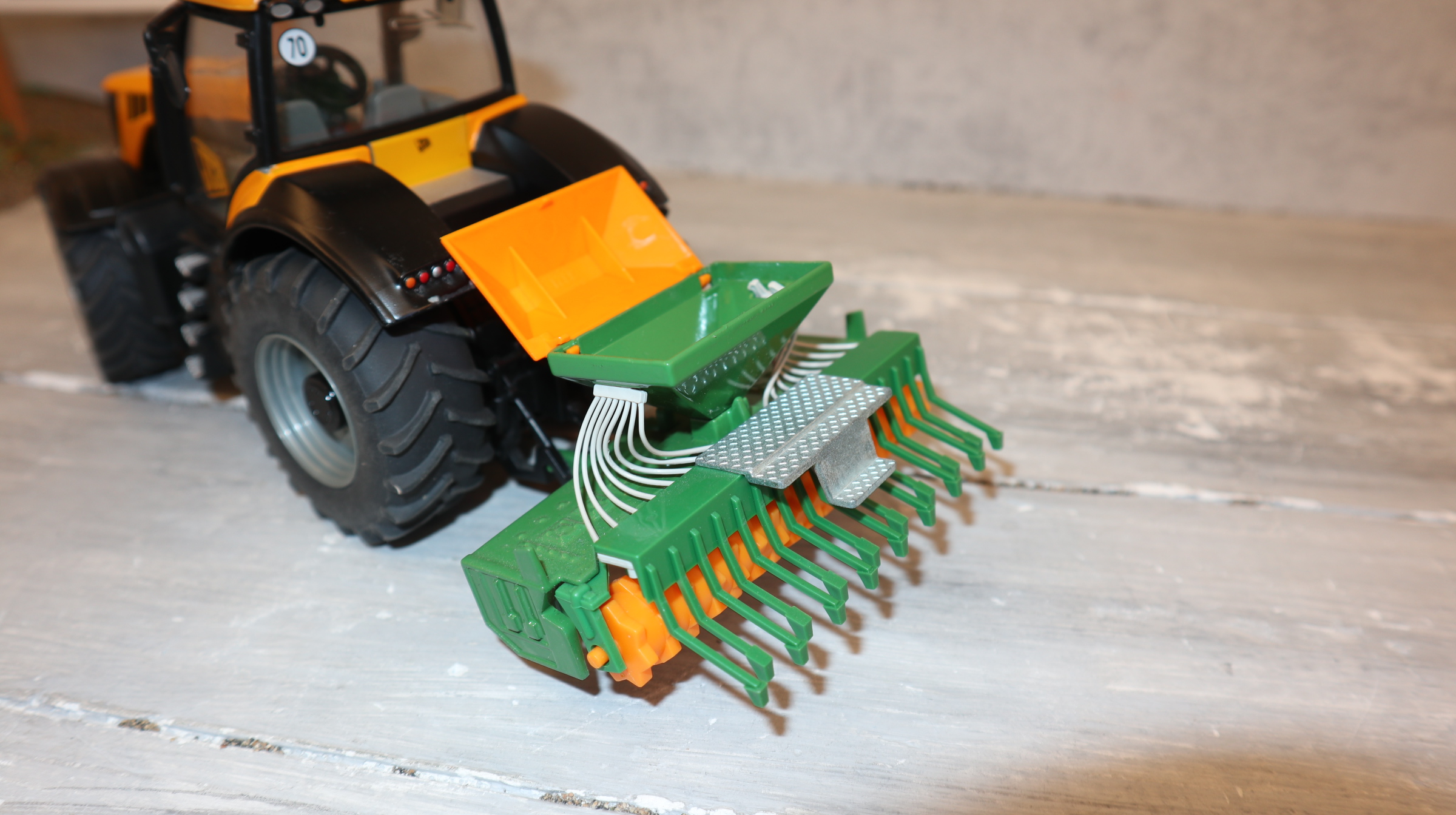 Siku 2261 in 1:32, Saatdrillmaschine, grün-orange, Neu in OVP
