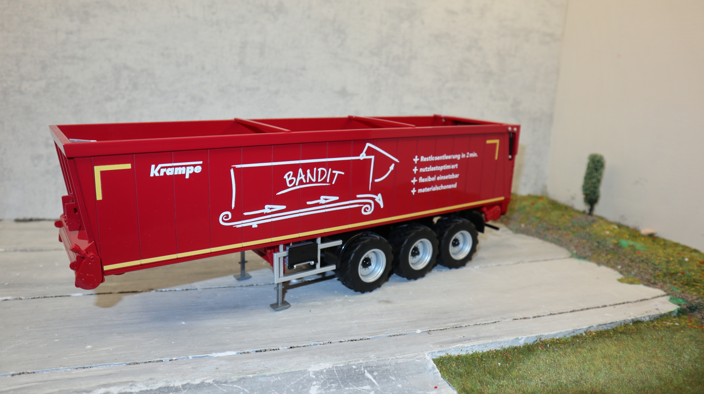 Wiking 077657 in 1:32,  KRAMPE Rollbandwagen ROT, NEU in OVP