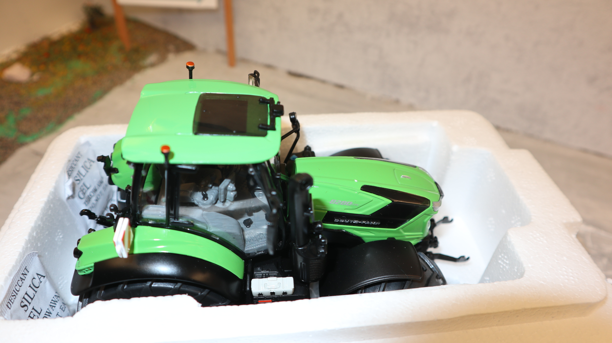 Schuco 7848 in 1:32, Deutz-Fahr 8280 TTV, NEU in OVP