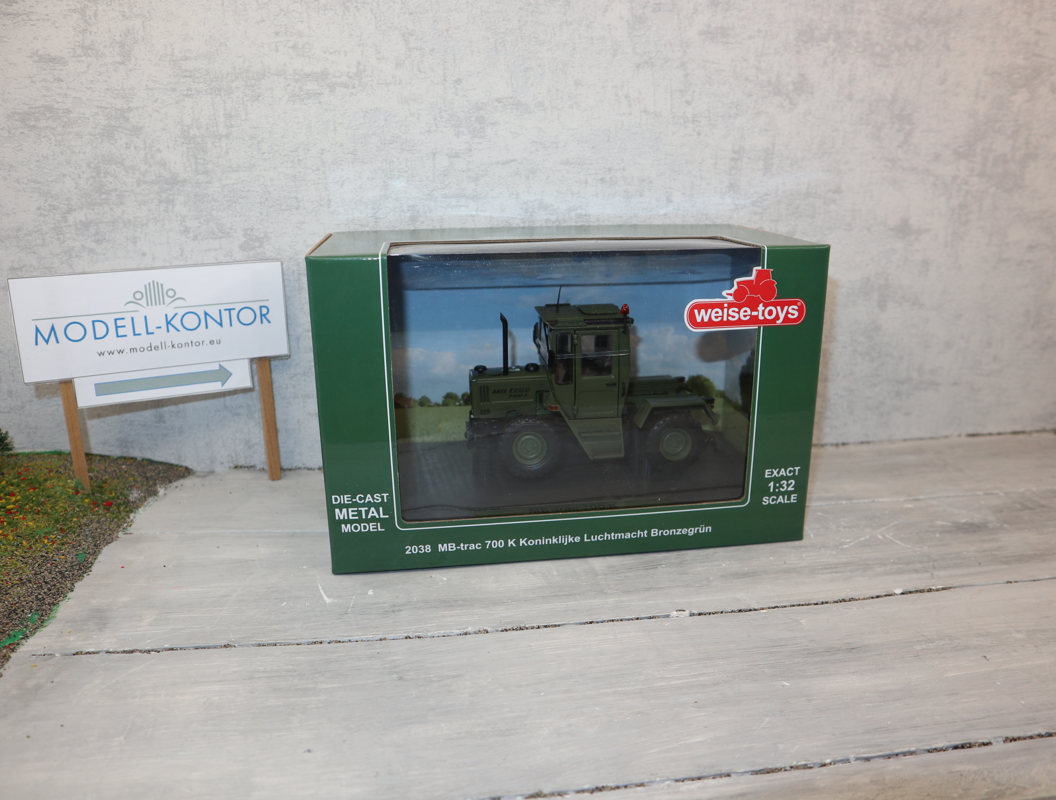 Weise Toys 2038 1:32 MB Trac 700 NL-Army oliv