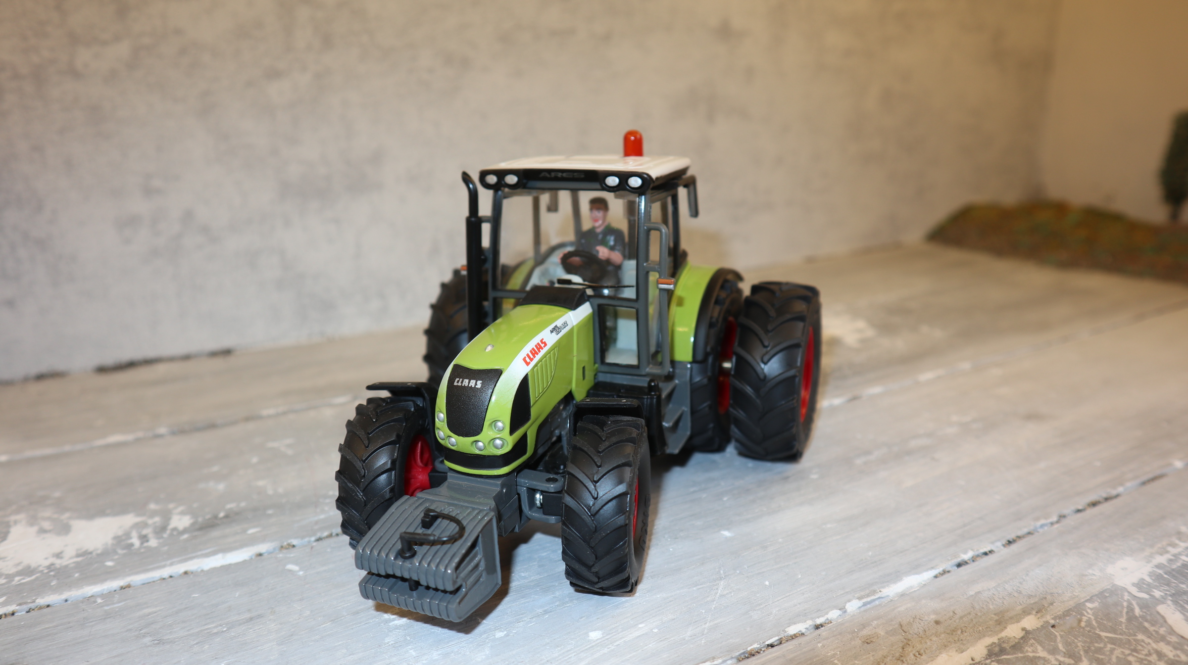 Siku 3256 in 1:32, Claas Arez 657 ATZ, Sondermodell LCN 2006   NEU in OVP