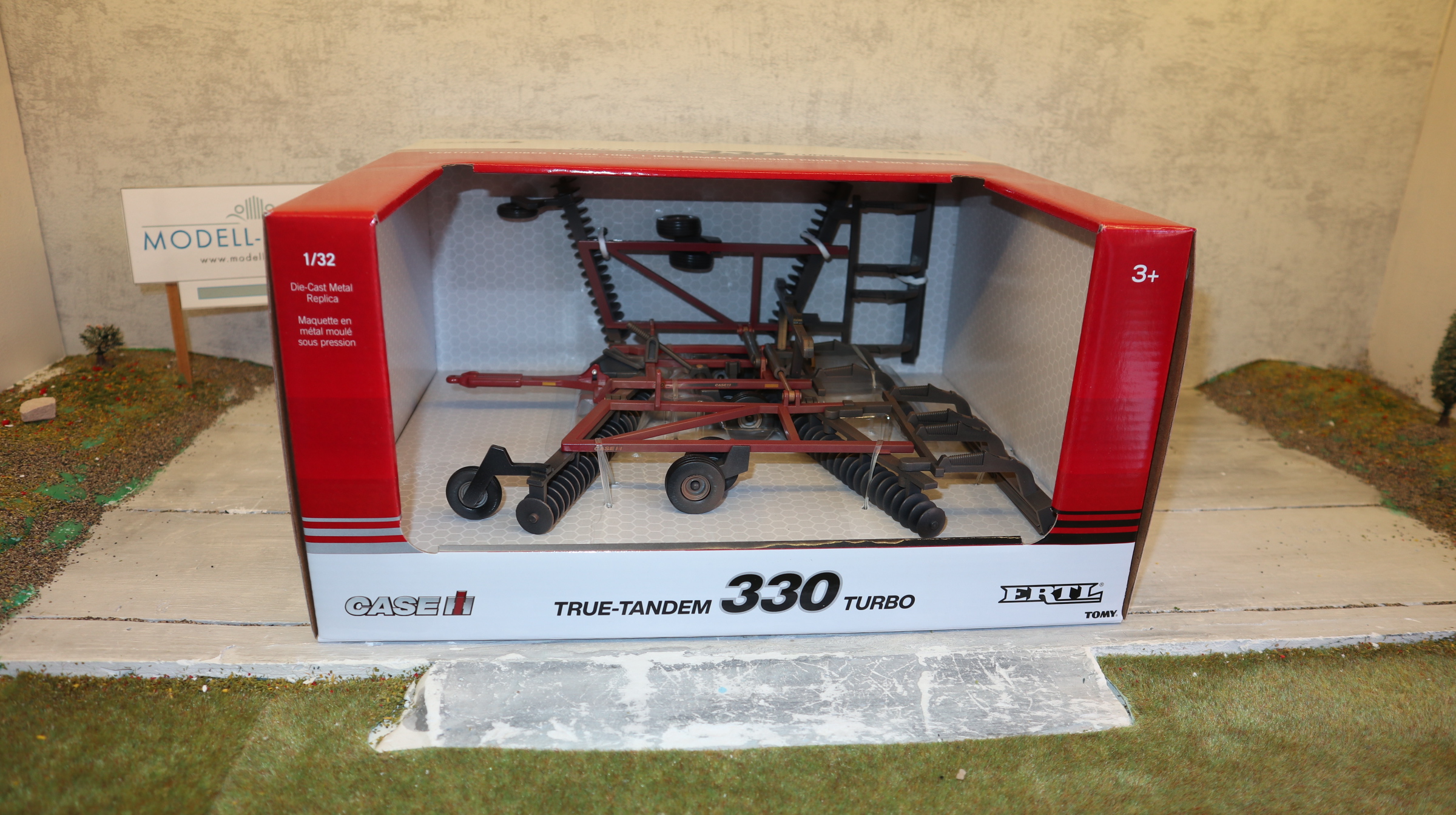 Britians ERTL 44434 in 1:32, CASE 330 Turbo Disc Egge DIRTY, USA Modell, NEU in OVP