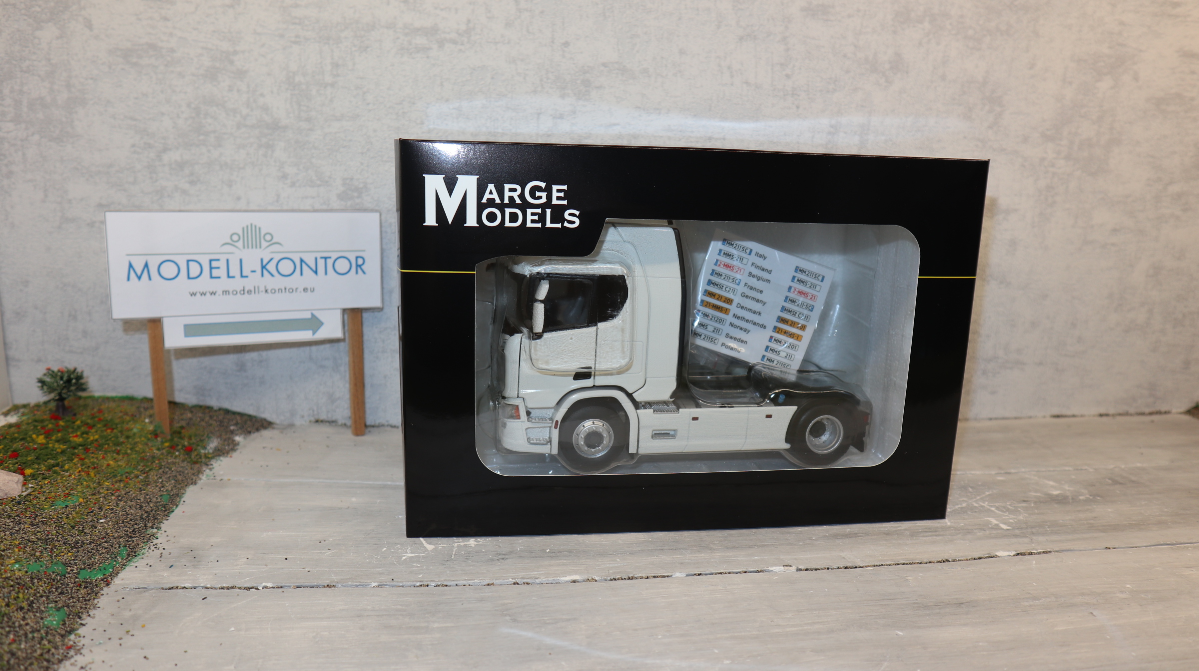 MarGe 2014-01 in 1:32 SCANIA R500 4x2 in weiß als SZM, NEU in OVP