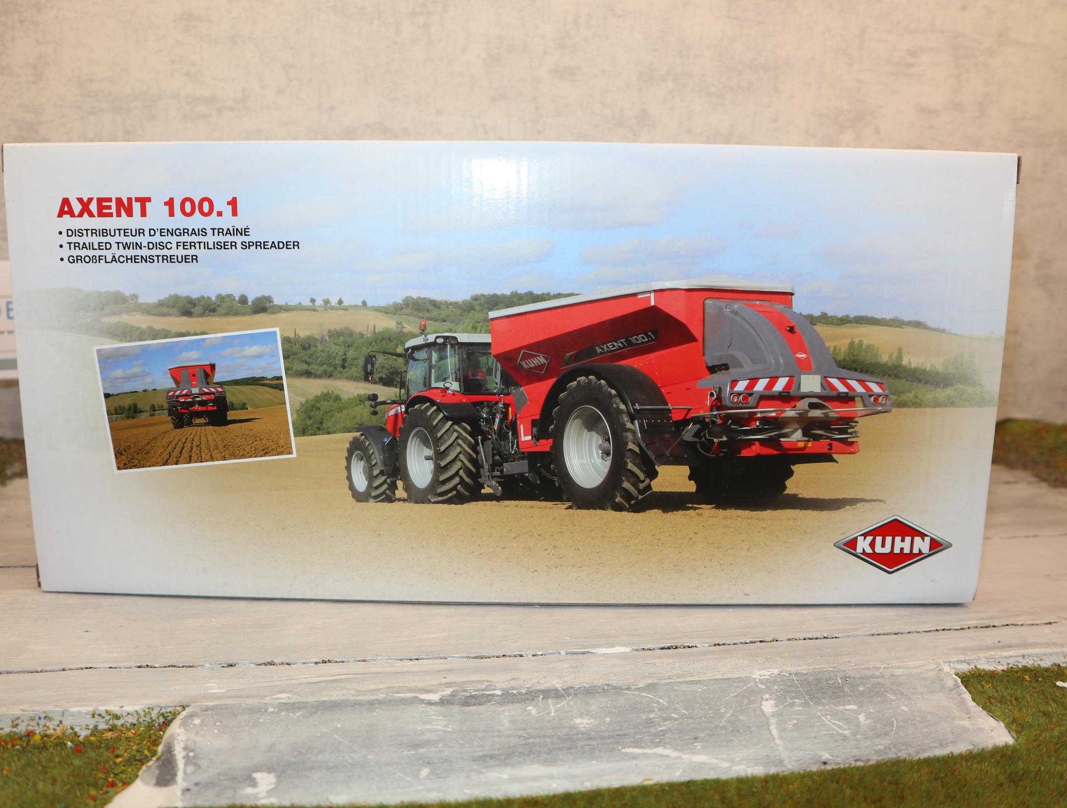 ROS  60229 in 1:32  KUHN AXENT 100.1 Großflächenstreuer, NEU  in OVP
