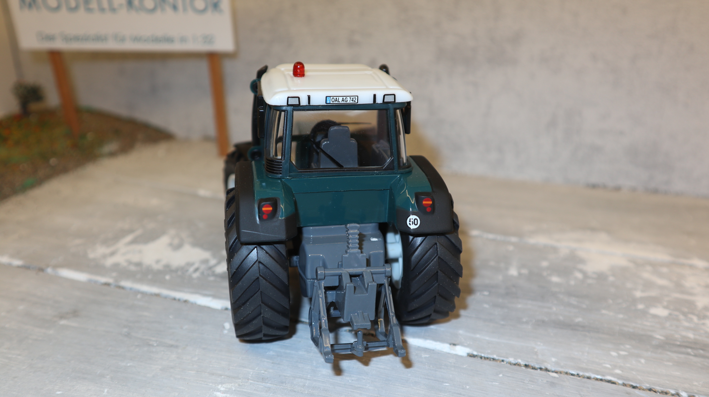 Siku 2965 in 1:32, Fendt 716 petrol Vorführschlepper, NEU in OVP