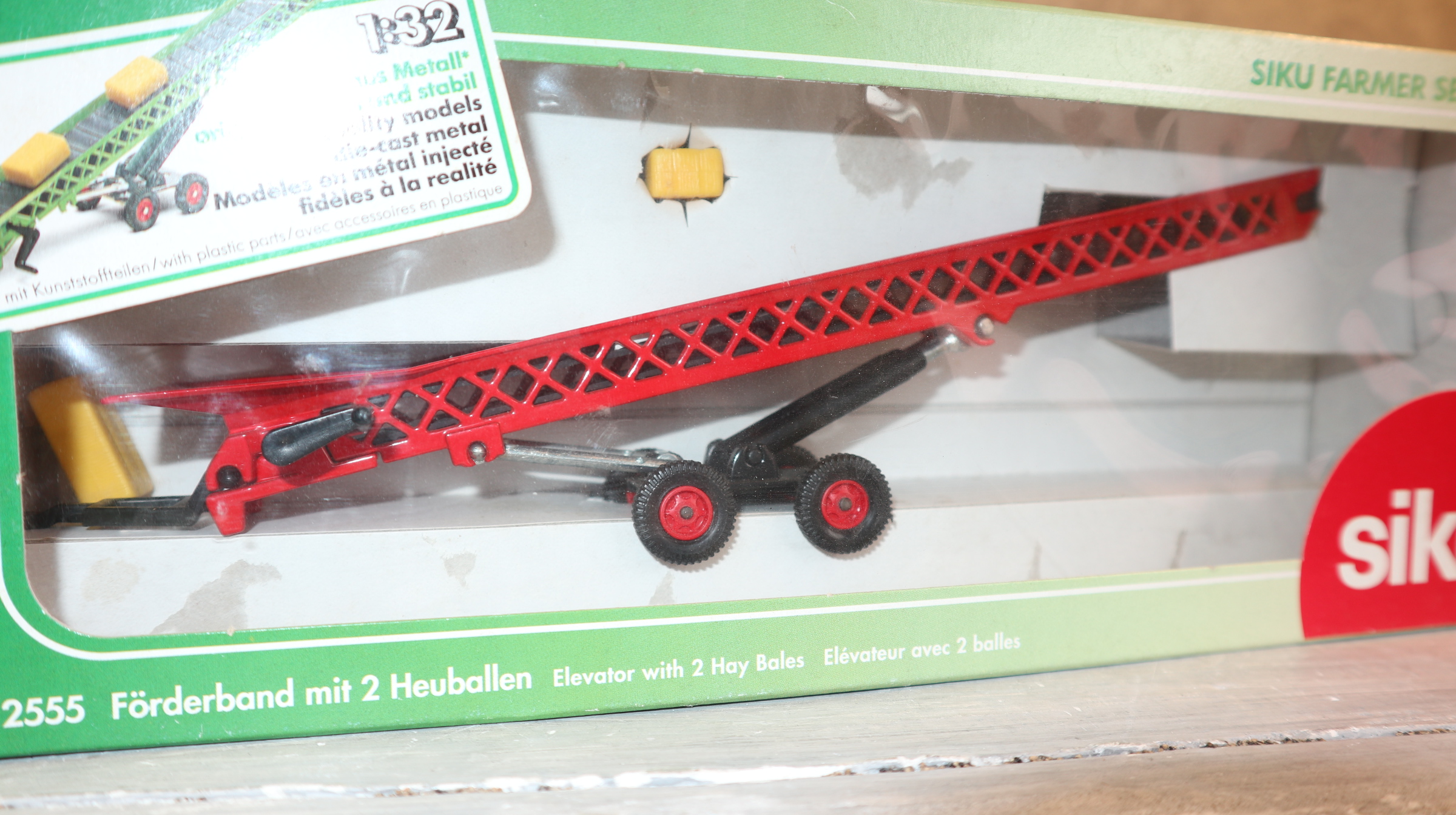 Siku 2555 in 1:32, Förderband in ROT, NEU in OVP