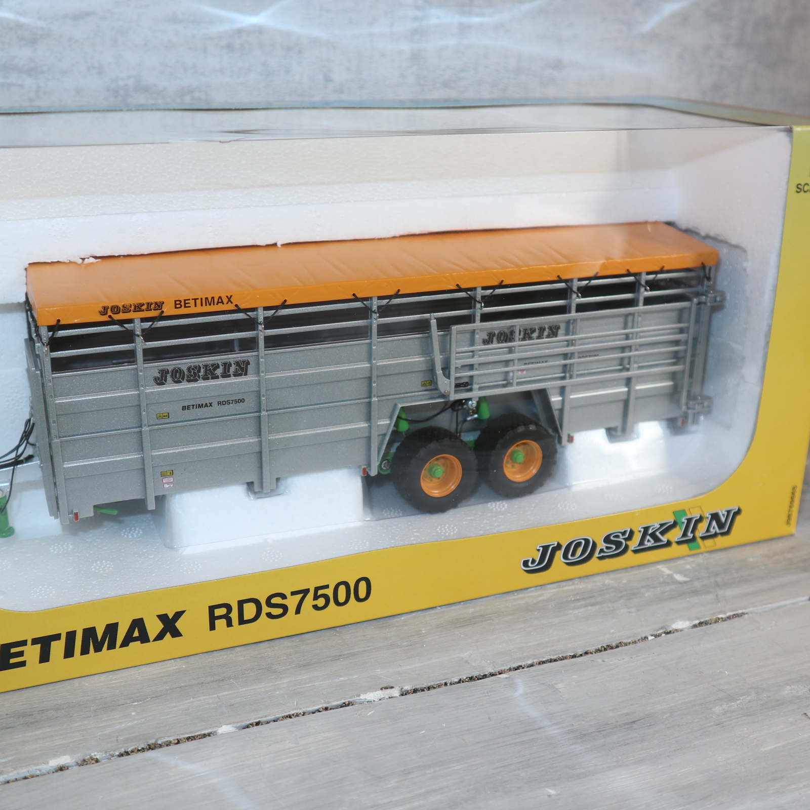 UH 2580 in 1:32  JOSKIN Betimax RDS7500 Neu in OVP
