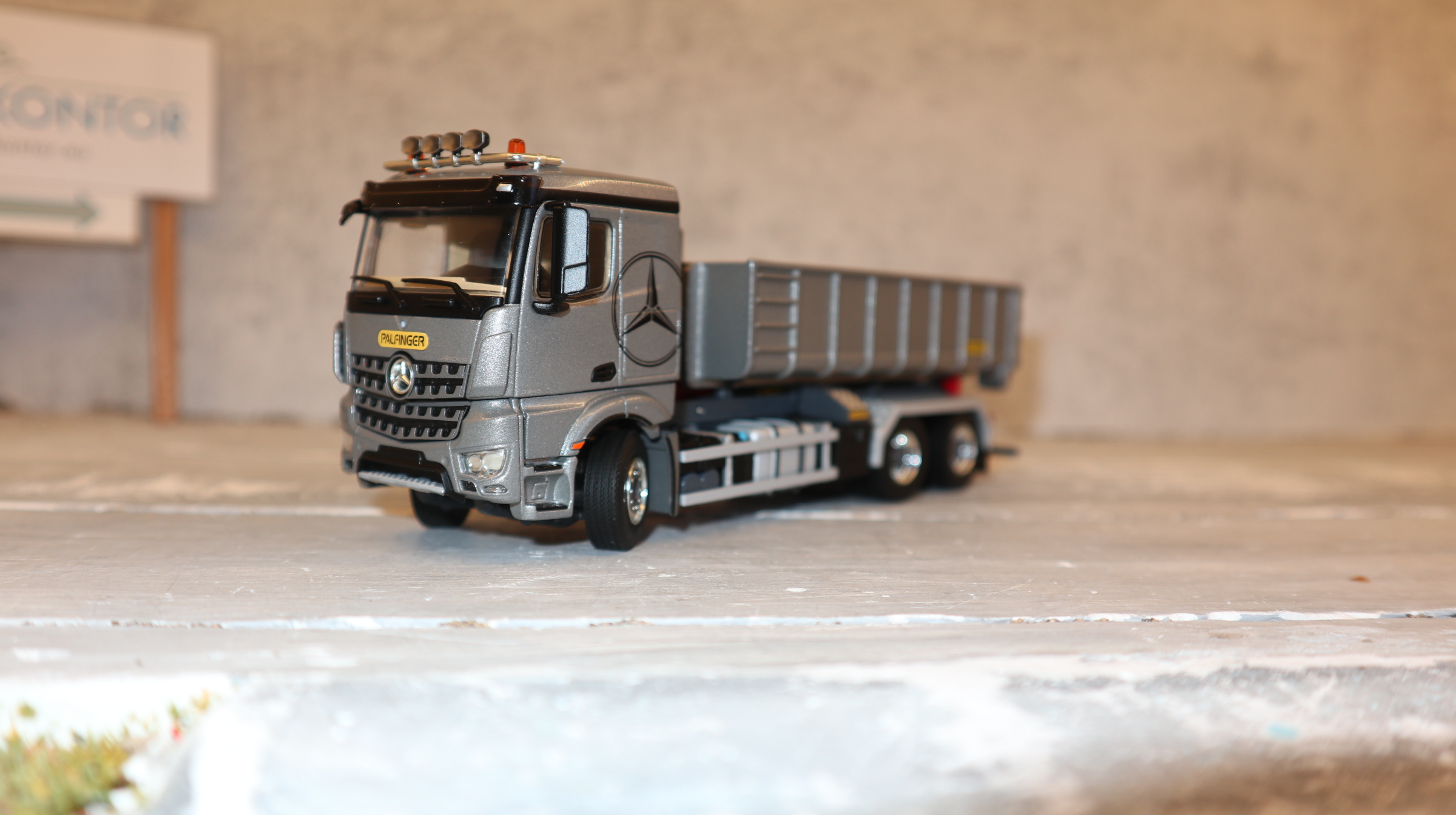 WSI 02-3792 in 1:50, MB Arocs MP4 6x4 silber Palfinger Abroller, NEU in OVP