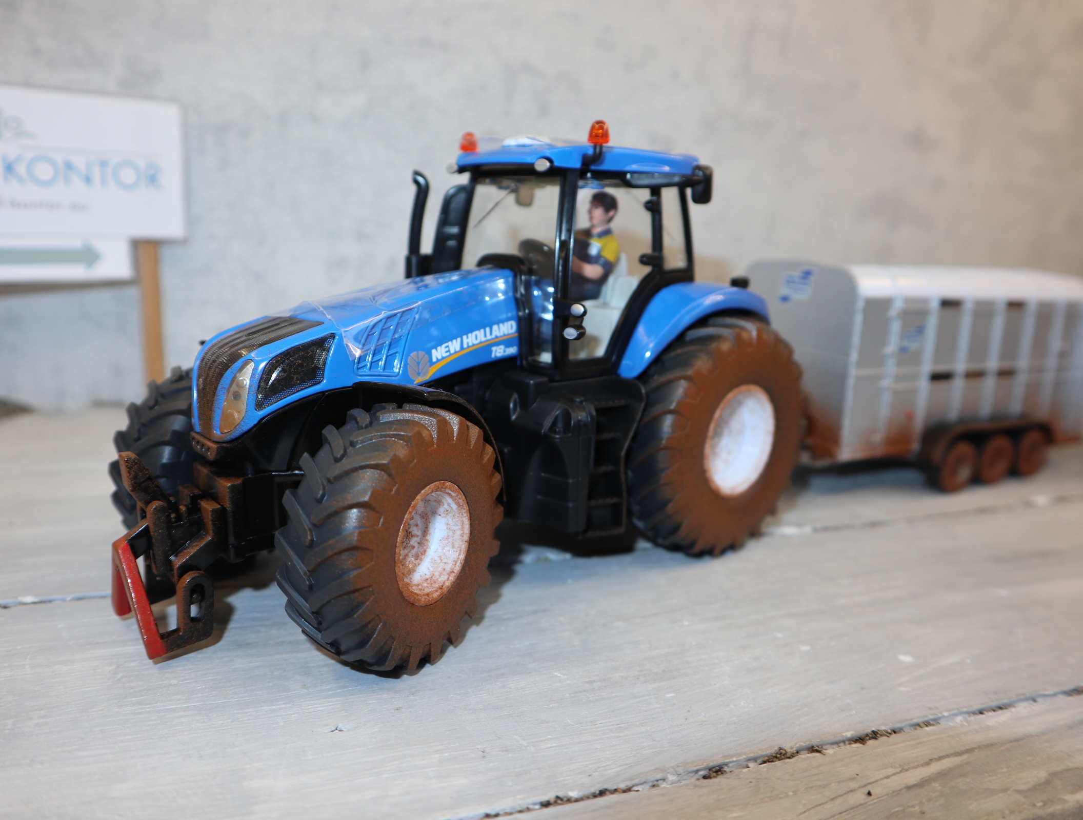 Siku 8607 in 1:32 New Holland T8.390 mit Viehanhänger DIRTY Sondermodell IRLAND,  NEU in OVP