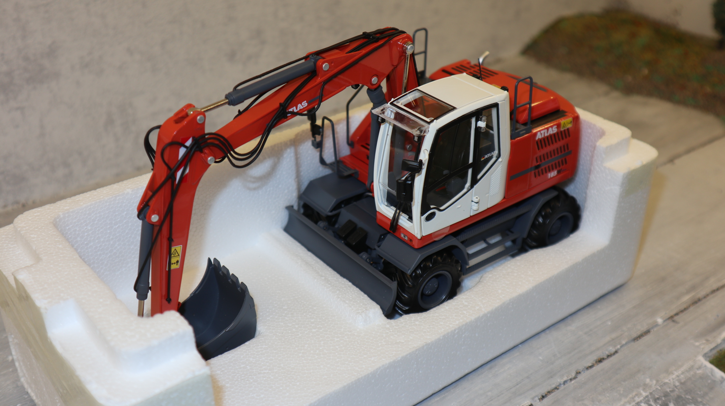 AT Collections 3200153 in 1:32, ATLAS 185 W Radlader, Classic-Farben NEU in OVP