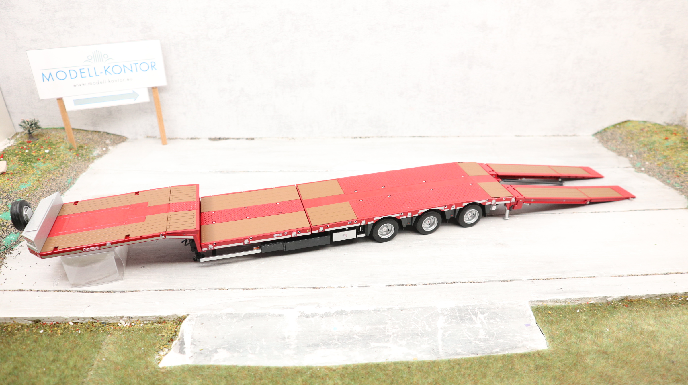 MarGe 1812-01 in 1:32, Nooteboom MCOS 48-03 Semi Tieflader ROT mit Holz-Auflagen, NEU in OVP