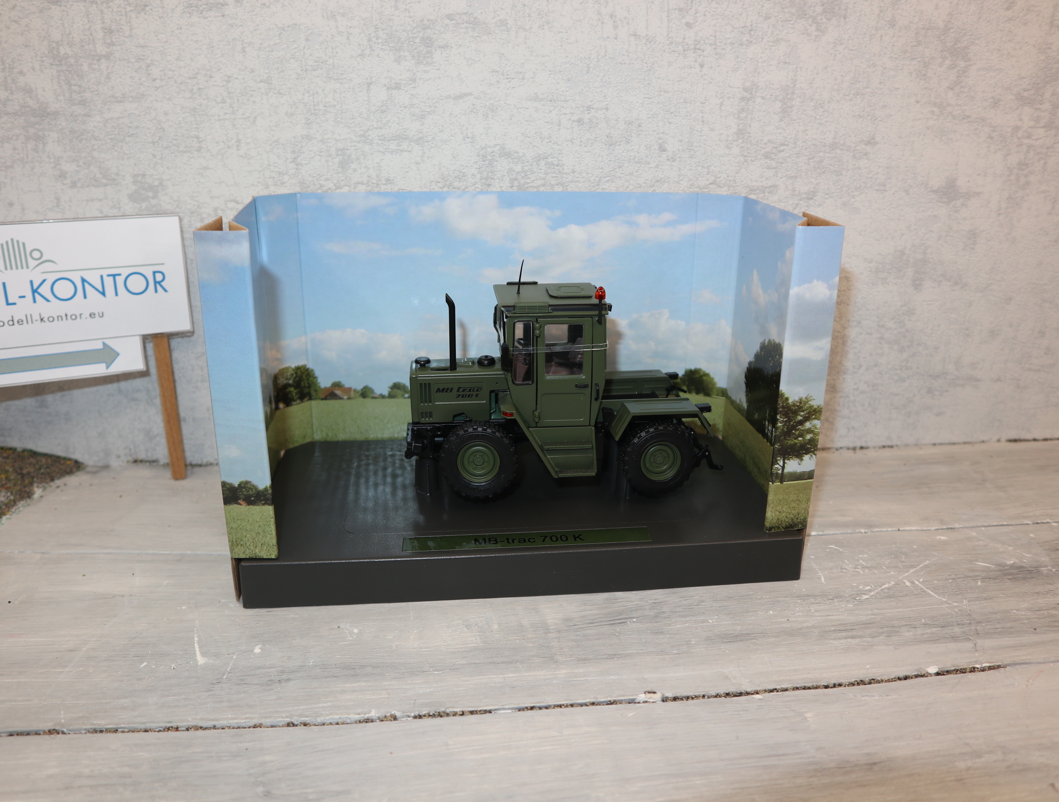 Weise Toys 2038 1:32 MB Trac 700 NL-Army oliv