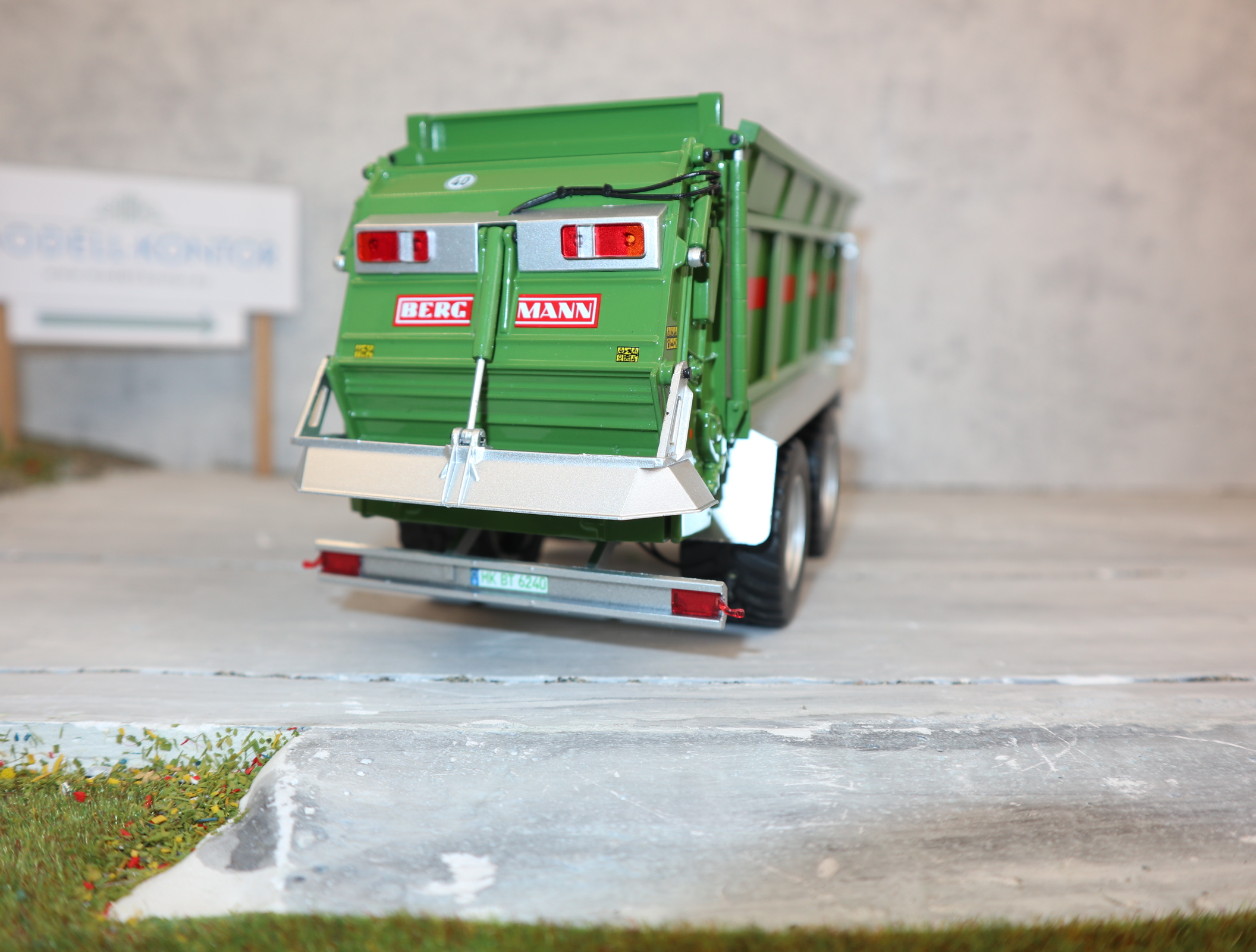 Wiking 077835 in 1.32 BERGMANN TSW6240S Großstreuer in OVP