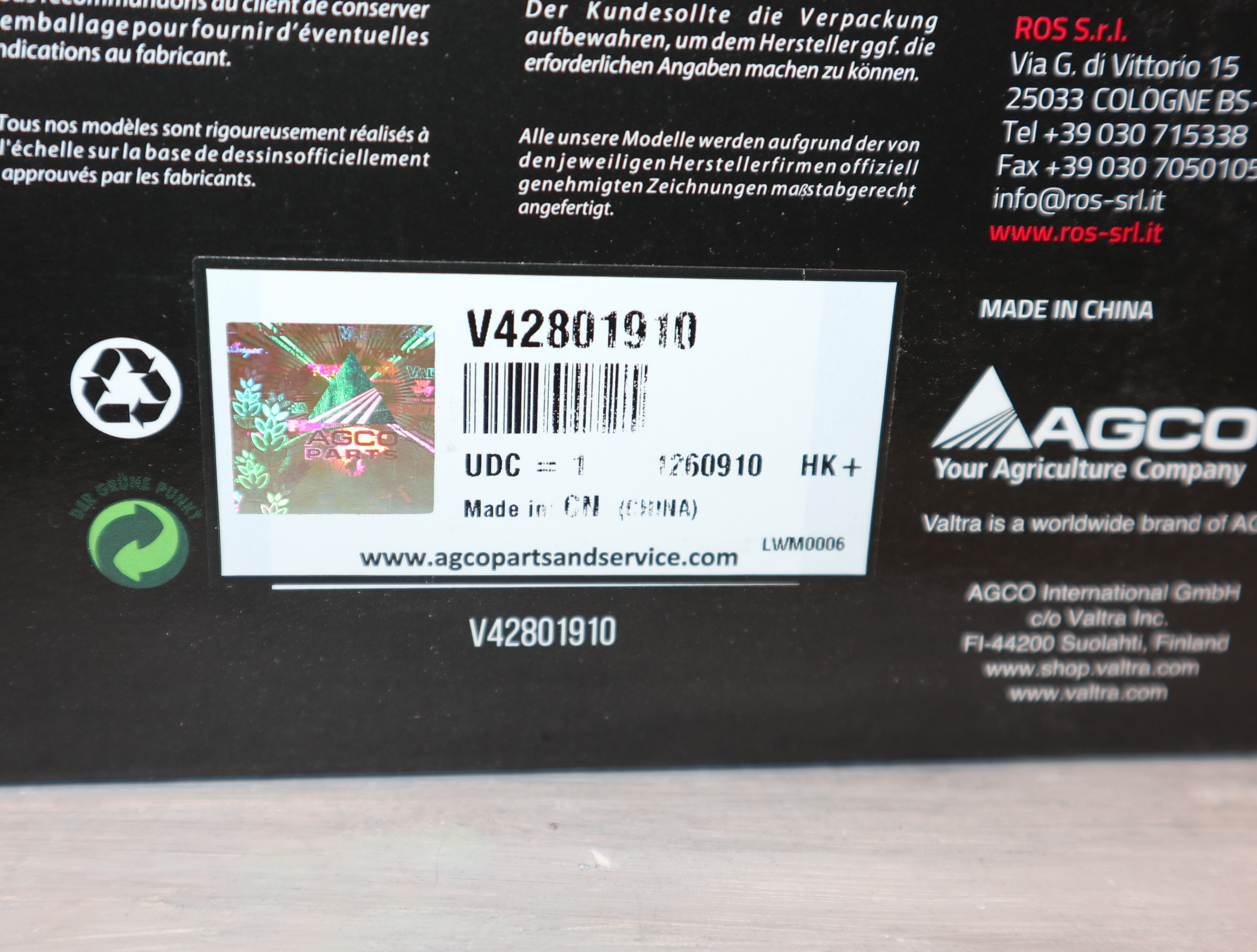 ROS 301542 in 1:32 VALTRA A104 weiß mit Frontlader NEU in OVP