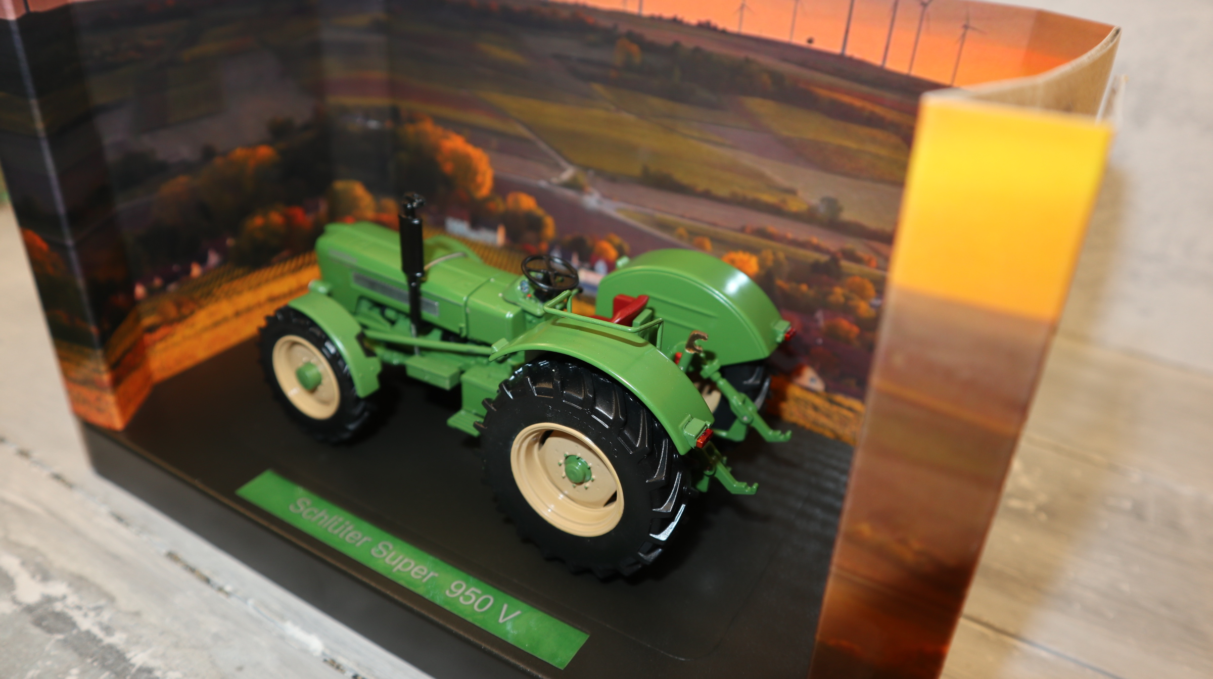 Weise Toys 1076 in 1:32, Schlüter Super 950 V in GRÜN, NEU in OVP