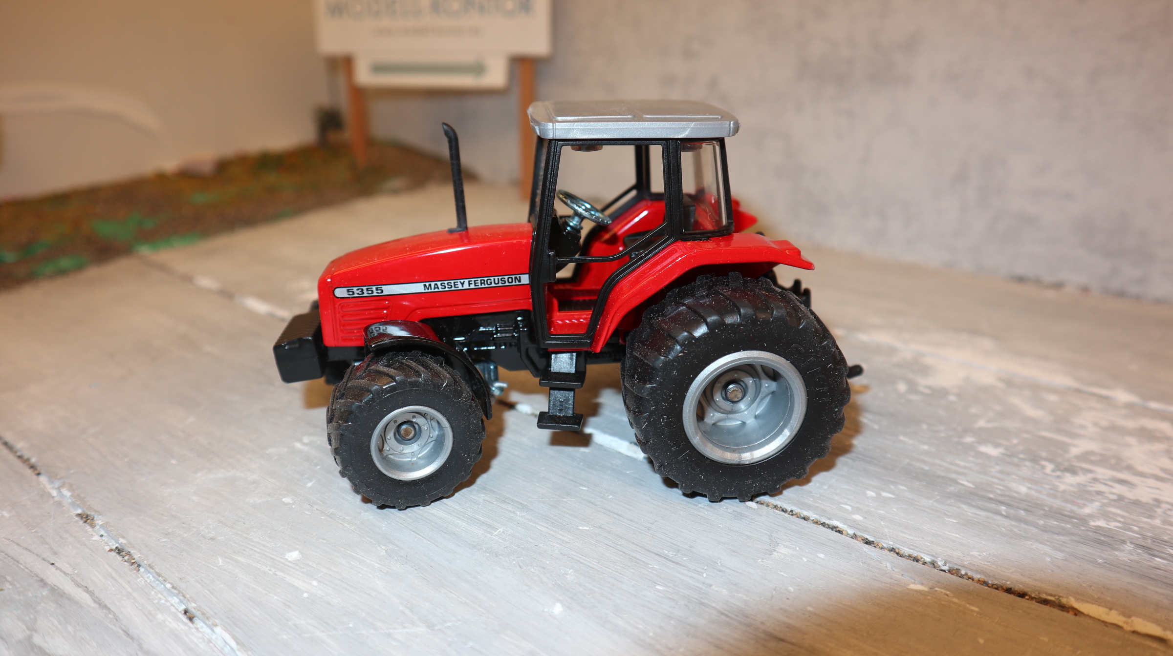 Siku 2654 in 1:32, Massey Ferguson 5355 mit breiten Reifen, Sondermodell ??  NEU in OVP