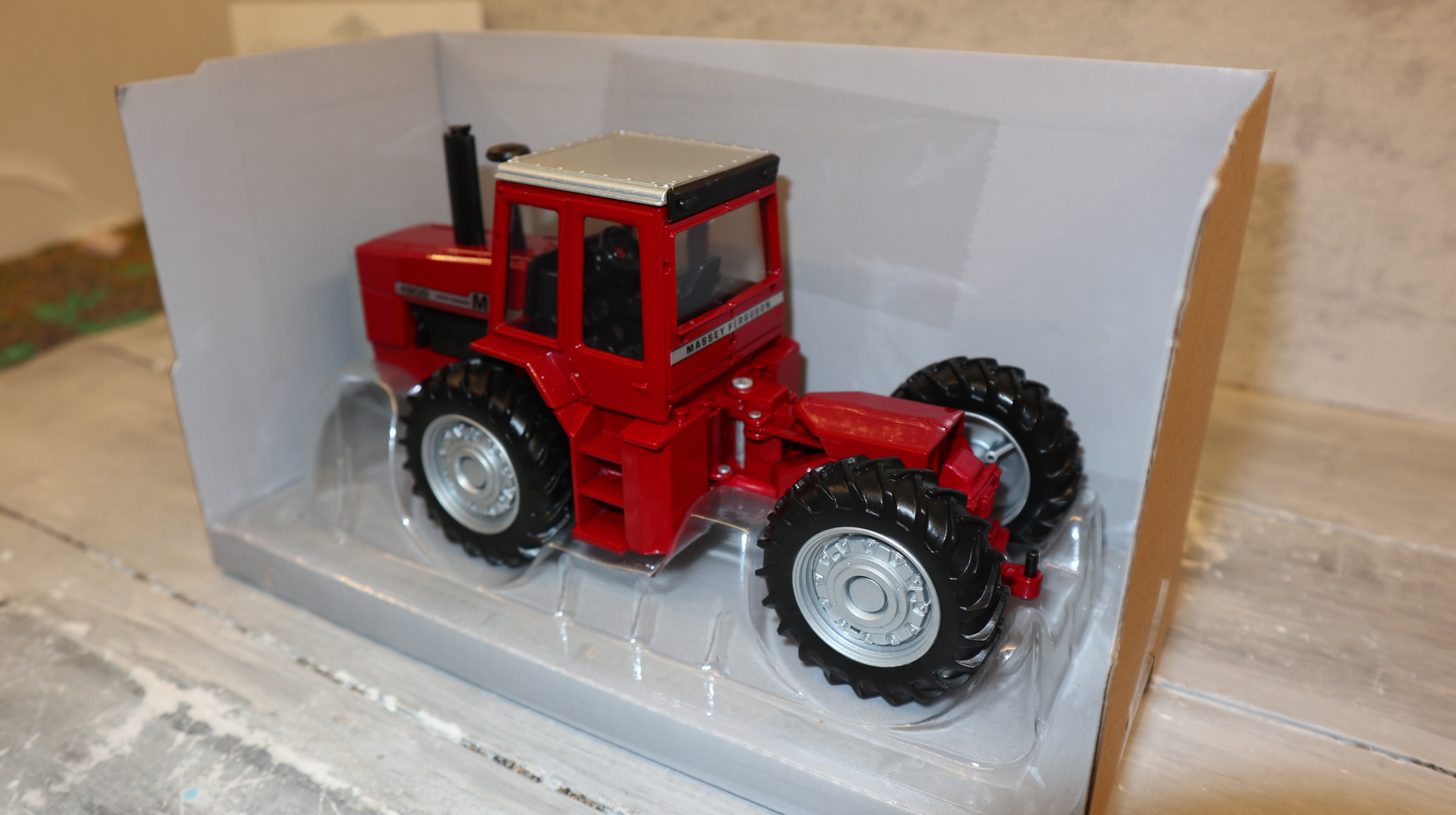 Ertl Britains 16444 in 1:32, Massey Ferguson MF 4800 Knicklenker, USA-Modell, NEU in OVP