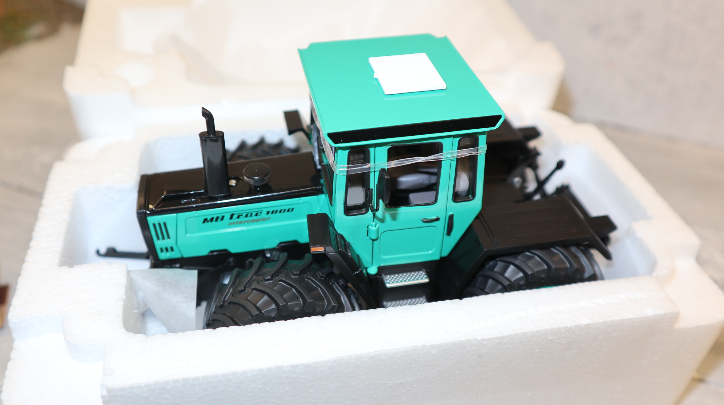 Schuco 7608 in 1:32, MB Trac 1800 Intercooler türkisgrün, NEU in OVP