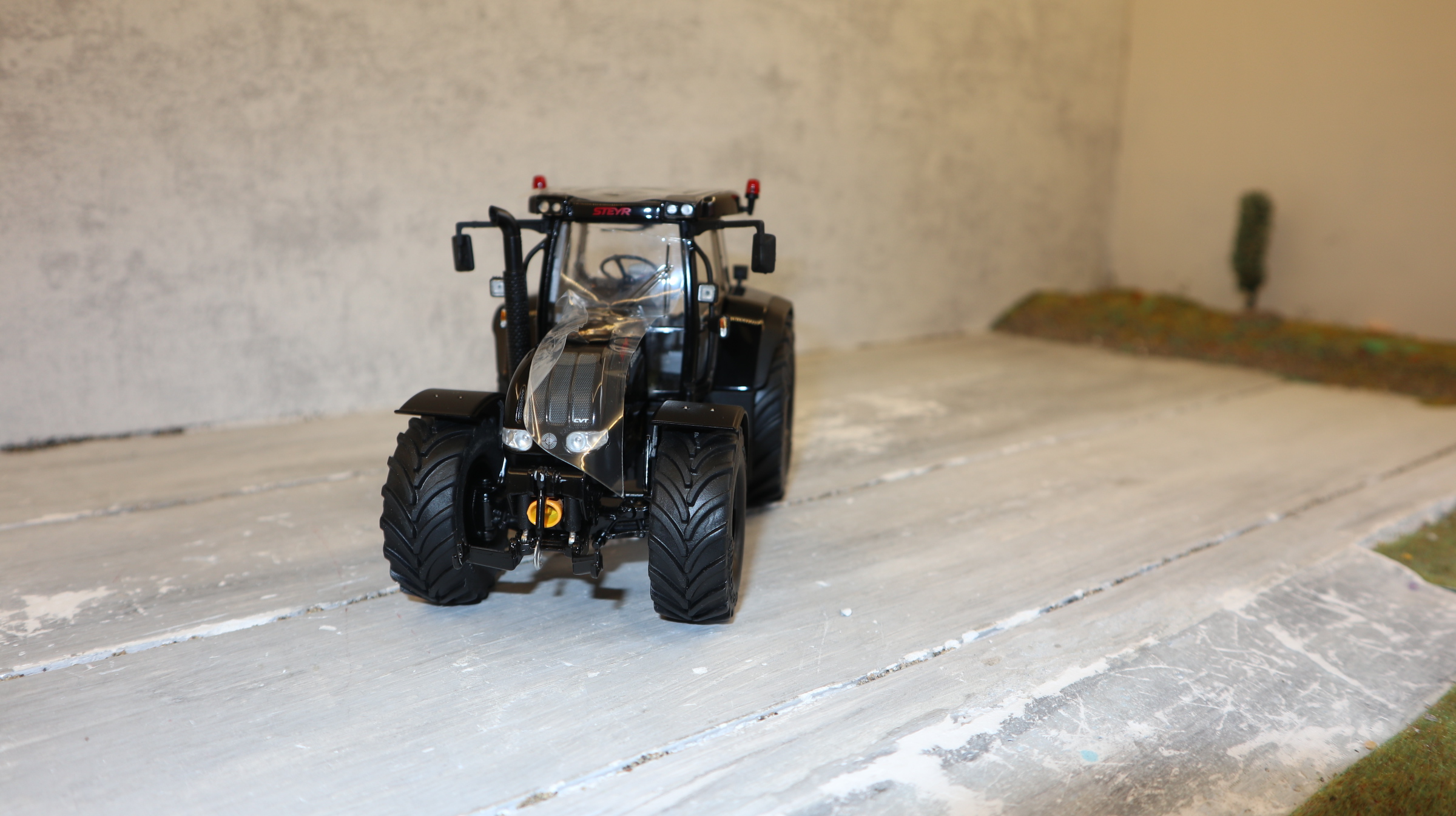 MarGe 2222 in 1:32, STEYR CVT 6195 Black Edition, NEU in OVP