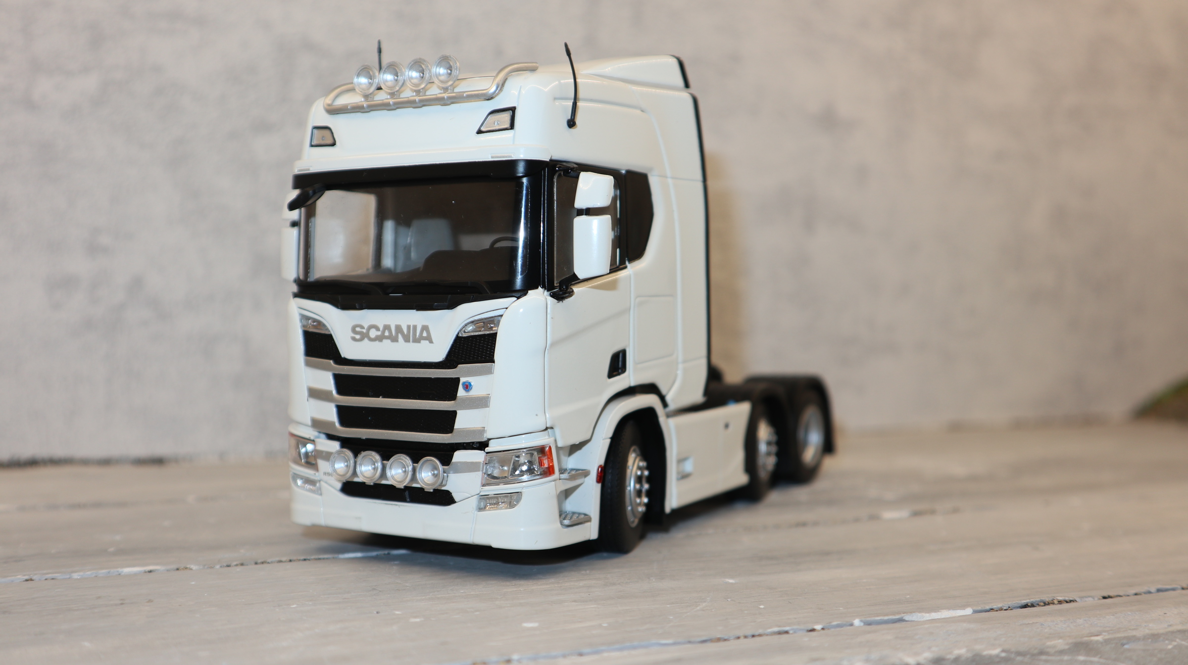 MarGe in 1:32 2015-01 SCANIA R500 6x2 in weiß, NEU in OVP